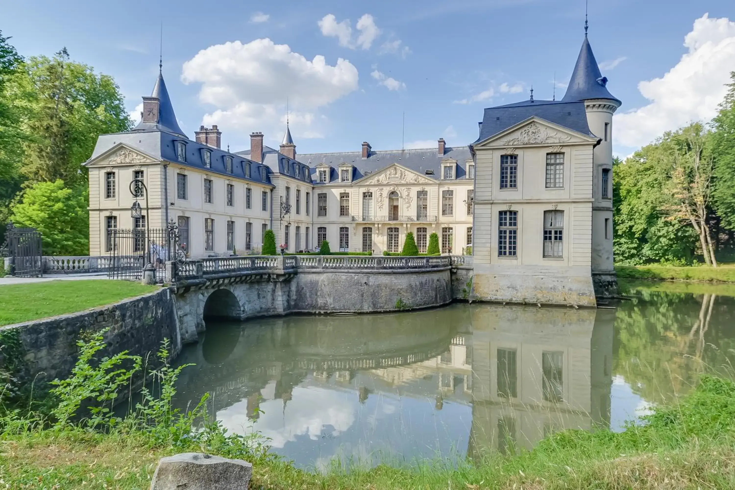 Lake view in Château d'Ermenonville Lake view in Château d'Ermenonville