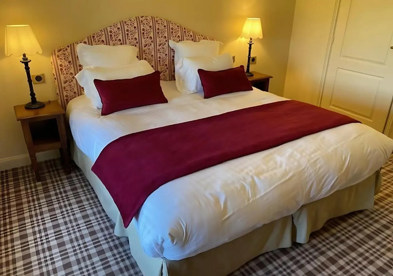 Photo of the whole room, Bed in Château d'Ermenonville