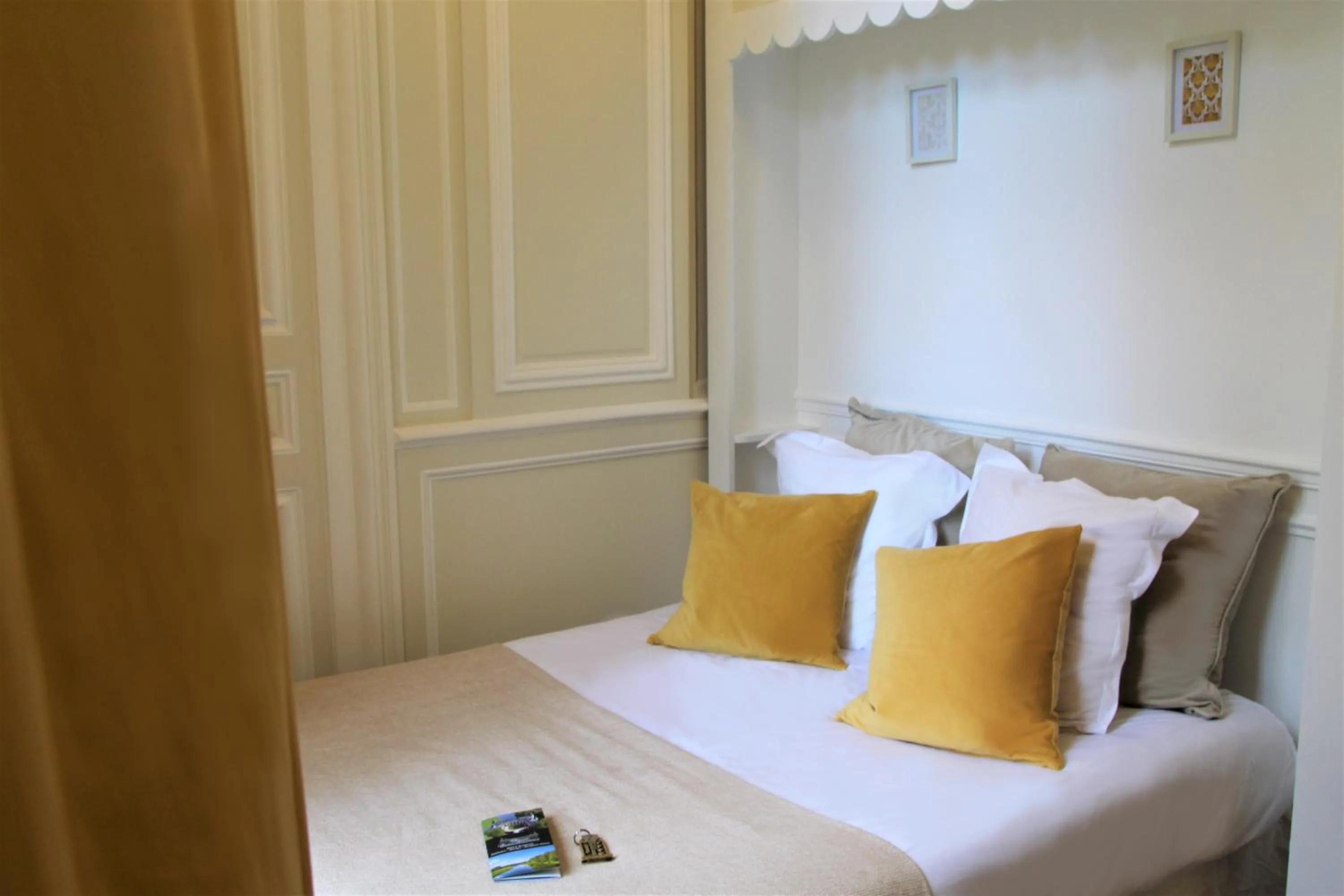 Bed in Château d'Ermenonville