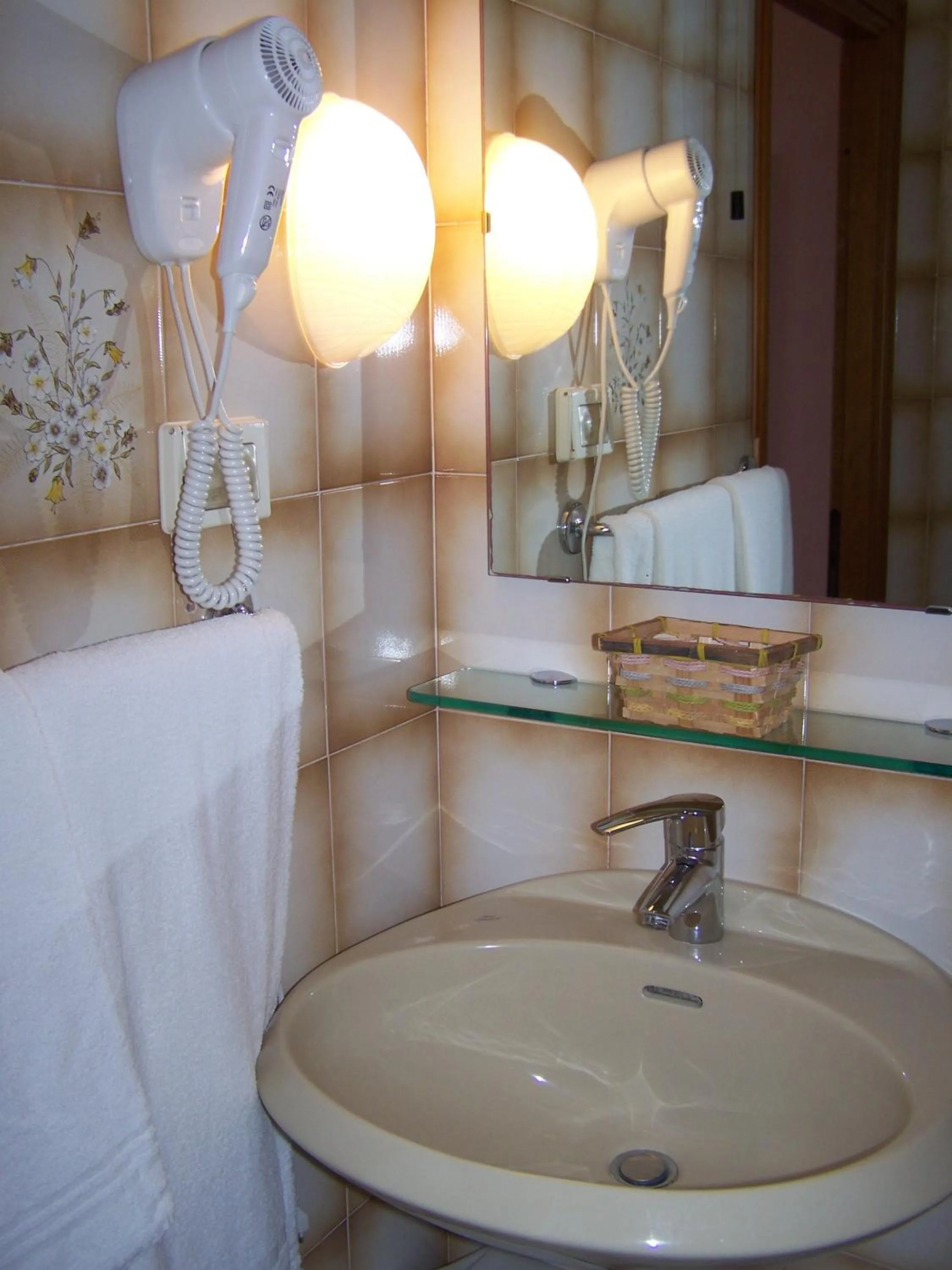 Bathroom in Hotel La Giara