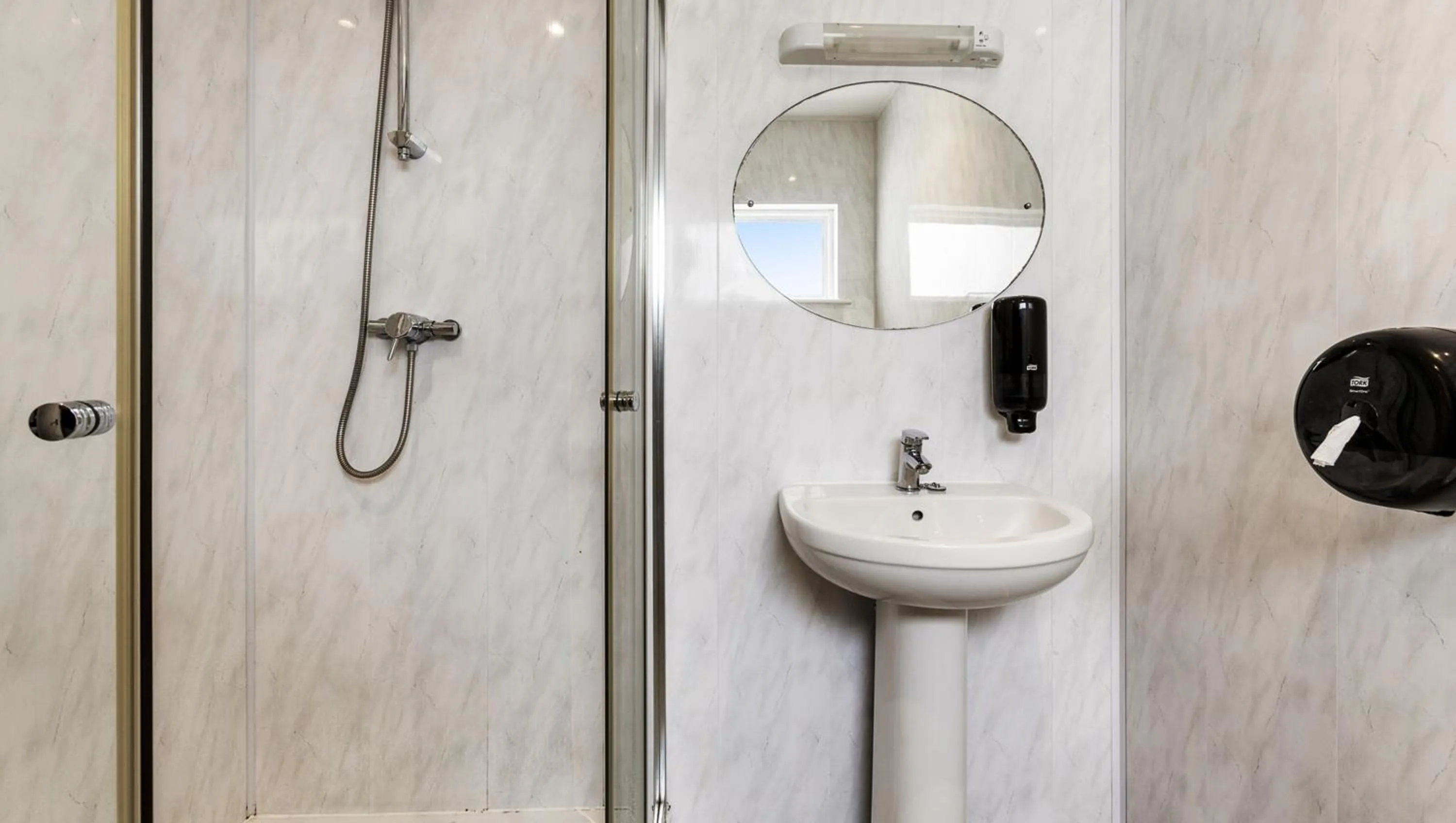 Bathroom in Magnuson Hotel Sandy Lodge Newquay