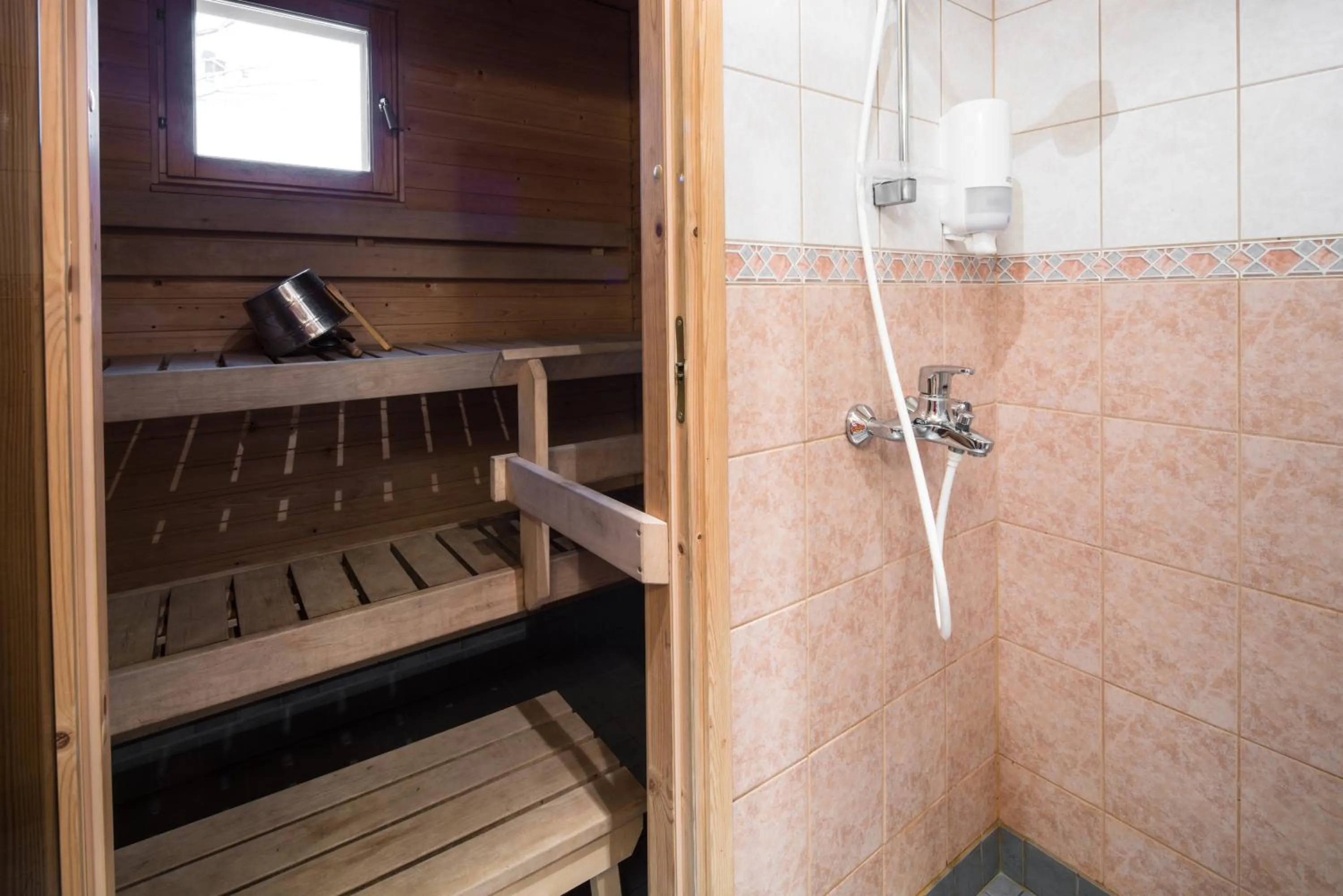Shower in Lapland Hotels Ounasvaara Chalets