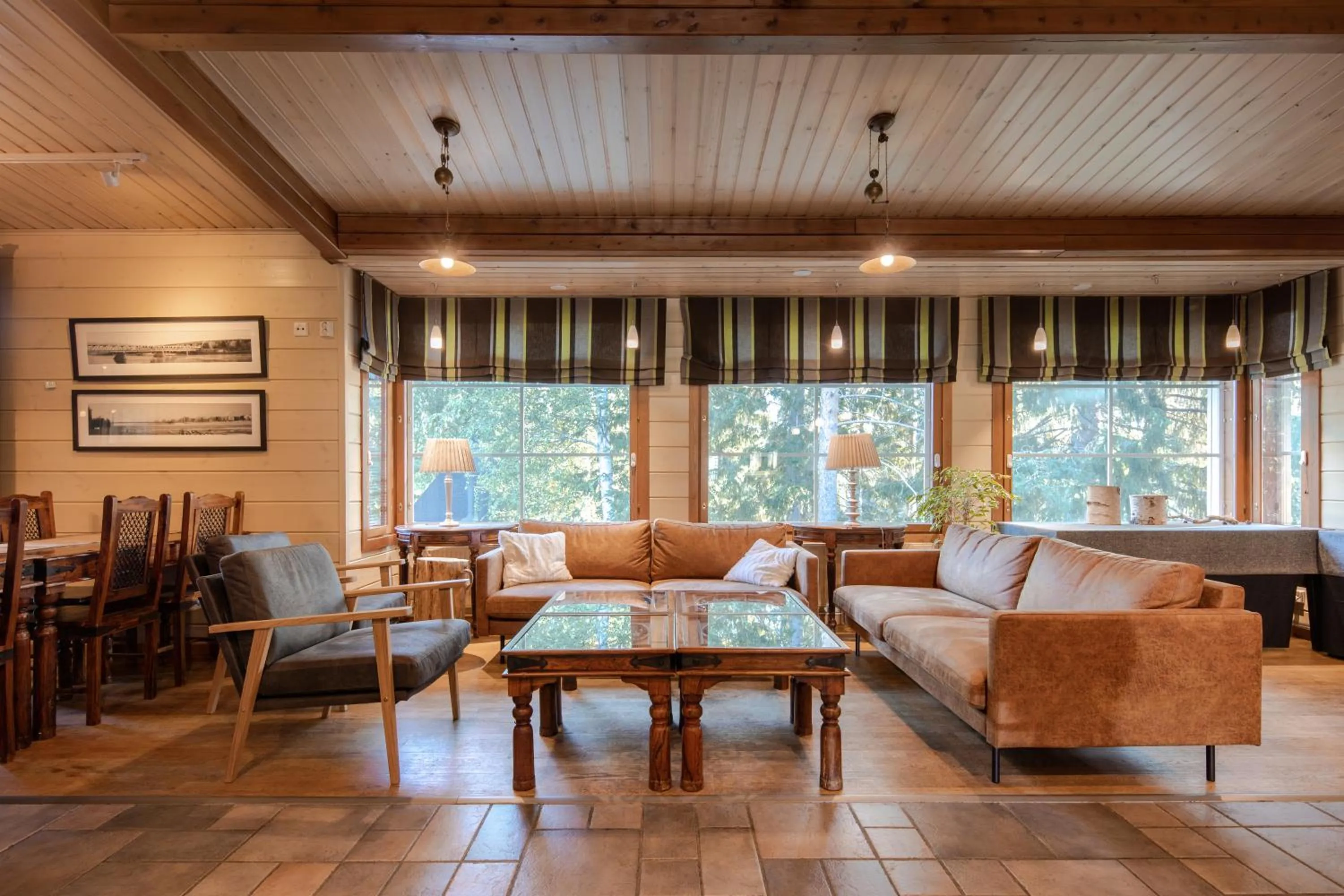 Lounge or bar in Lapland Hotels Ounasvaara Chalets