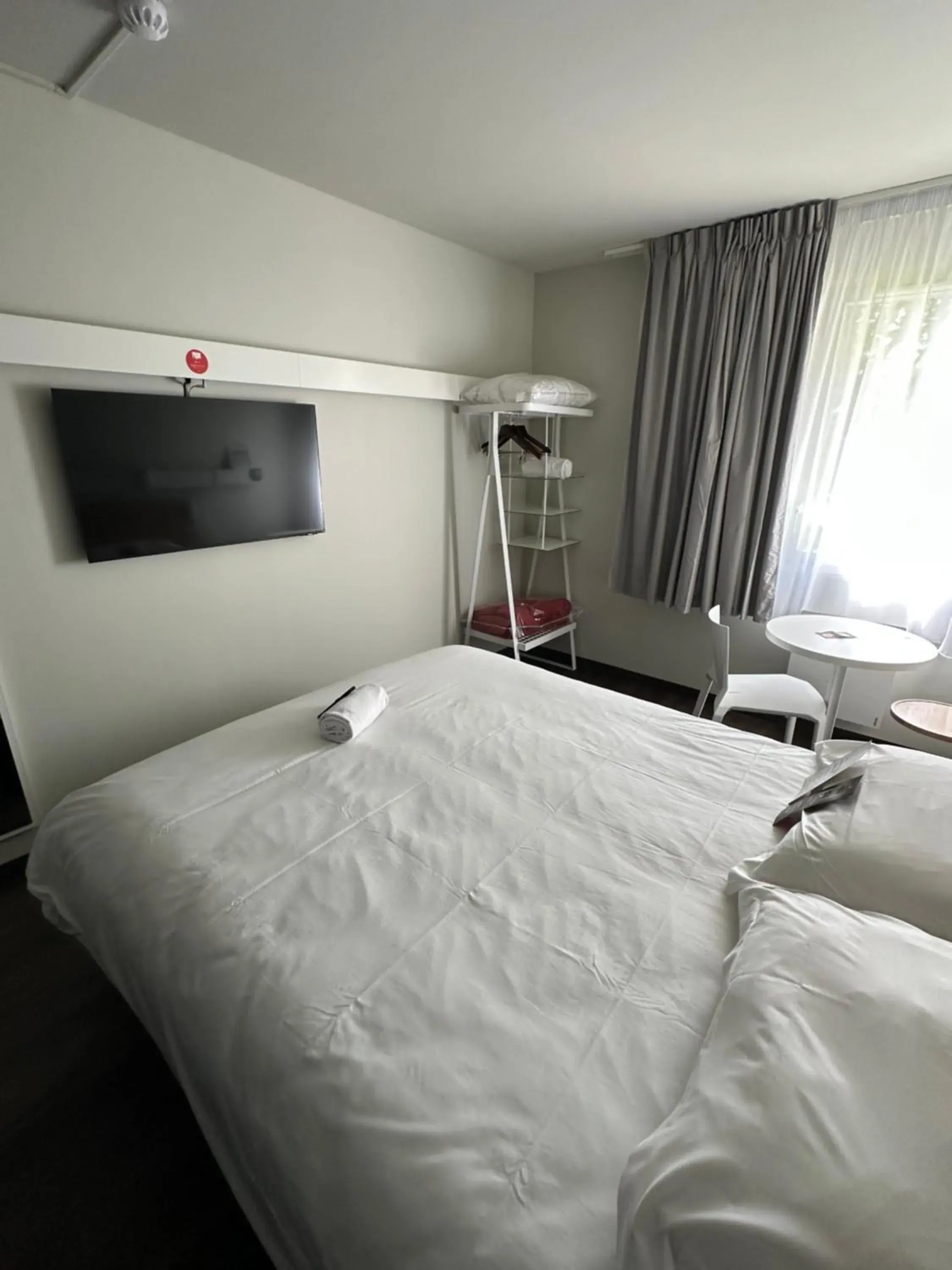 Photo of the whole room, Bed in ibis Abbeville Photo of the whole room, Bed in ibis Abbeville