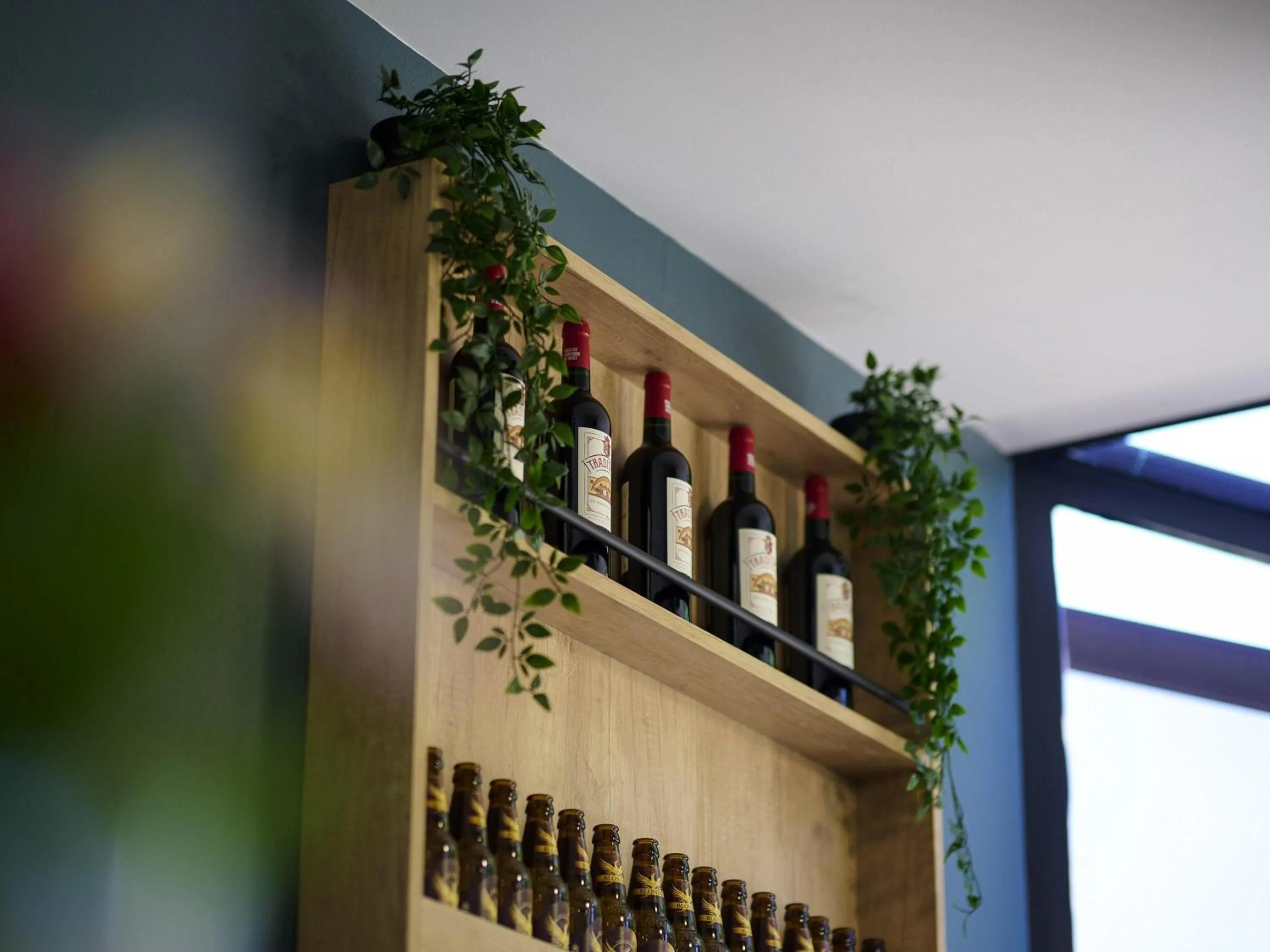 Lounge or bar in ibis Abbeville