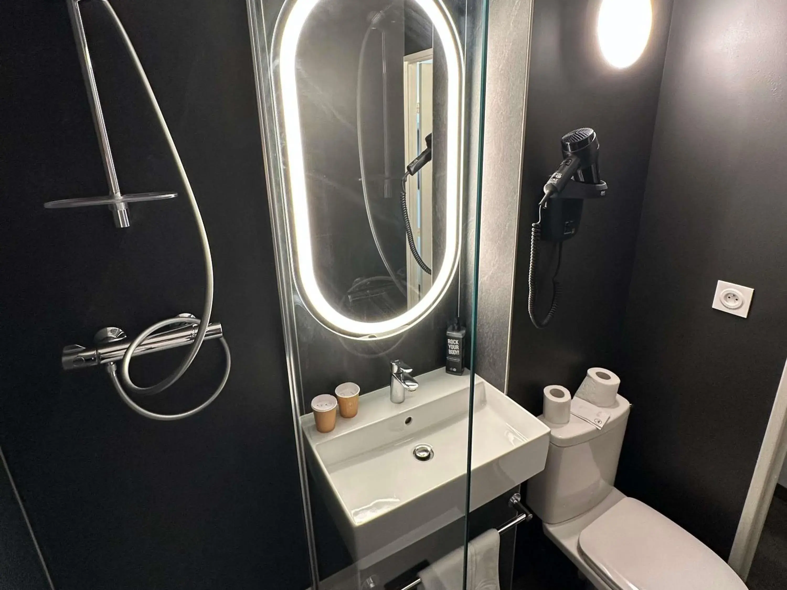 Bedroom in ibis Abbeville Bedroom in ibis Abbeville