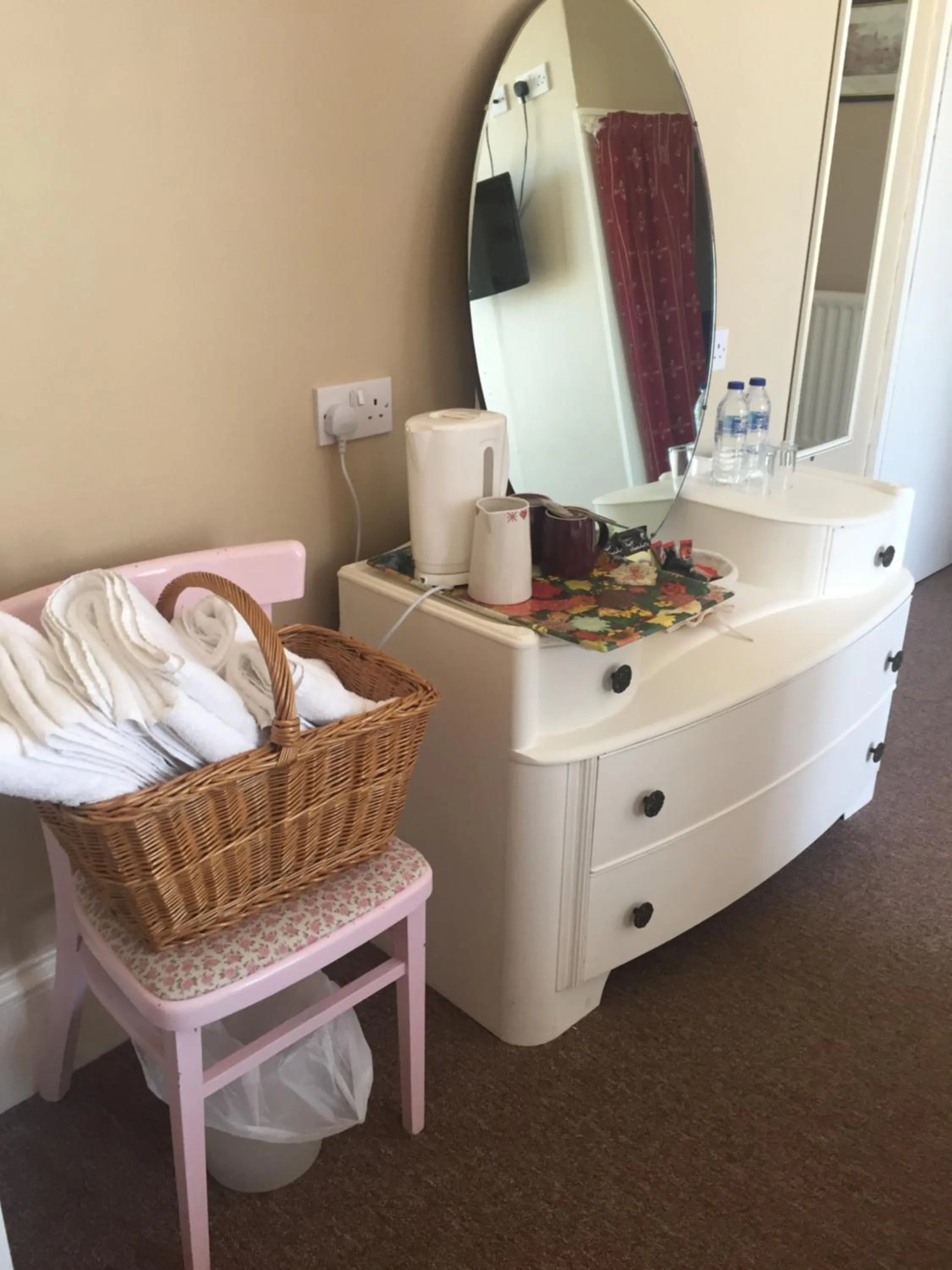 Coffee/tea facilities in The Fernside