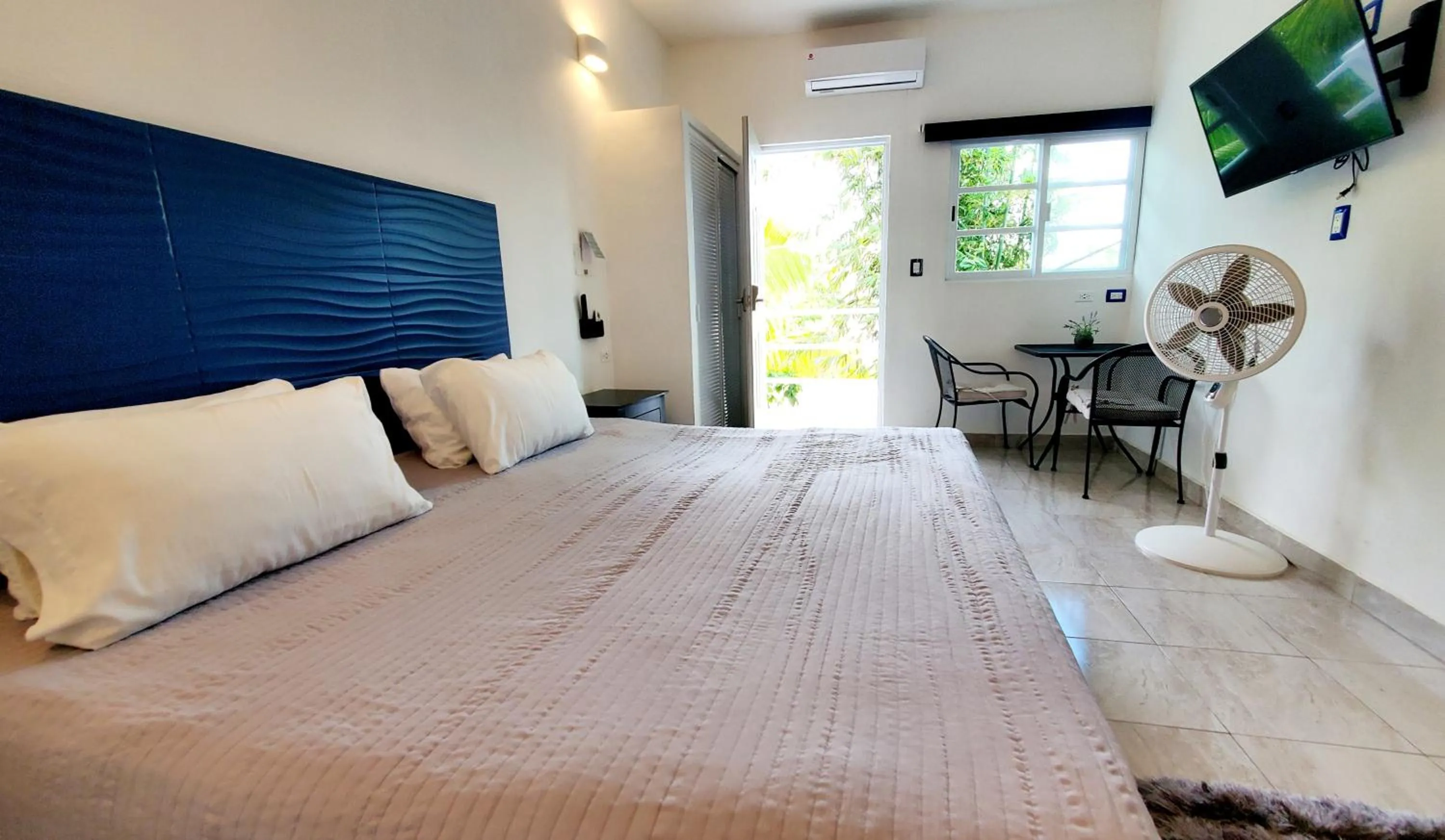 Communal lounge/ TV room, Bed in Cozumel 400A - Vacation Rental