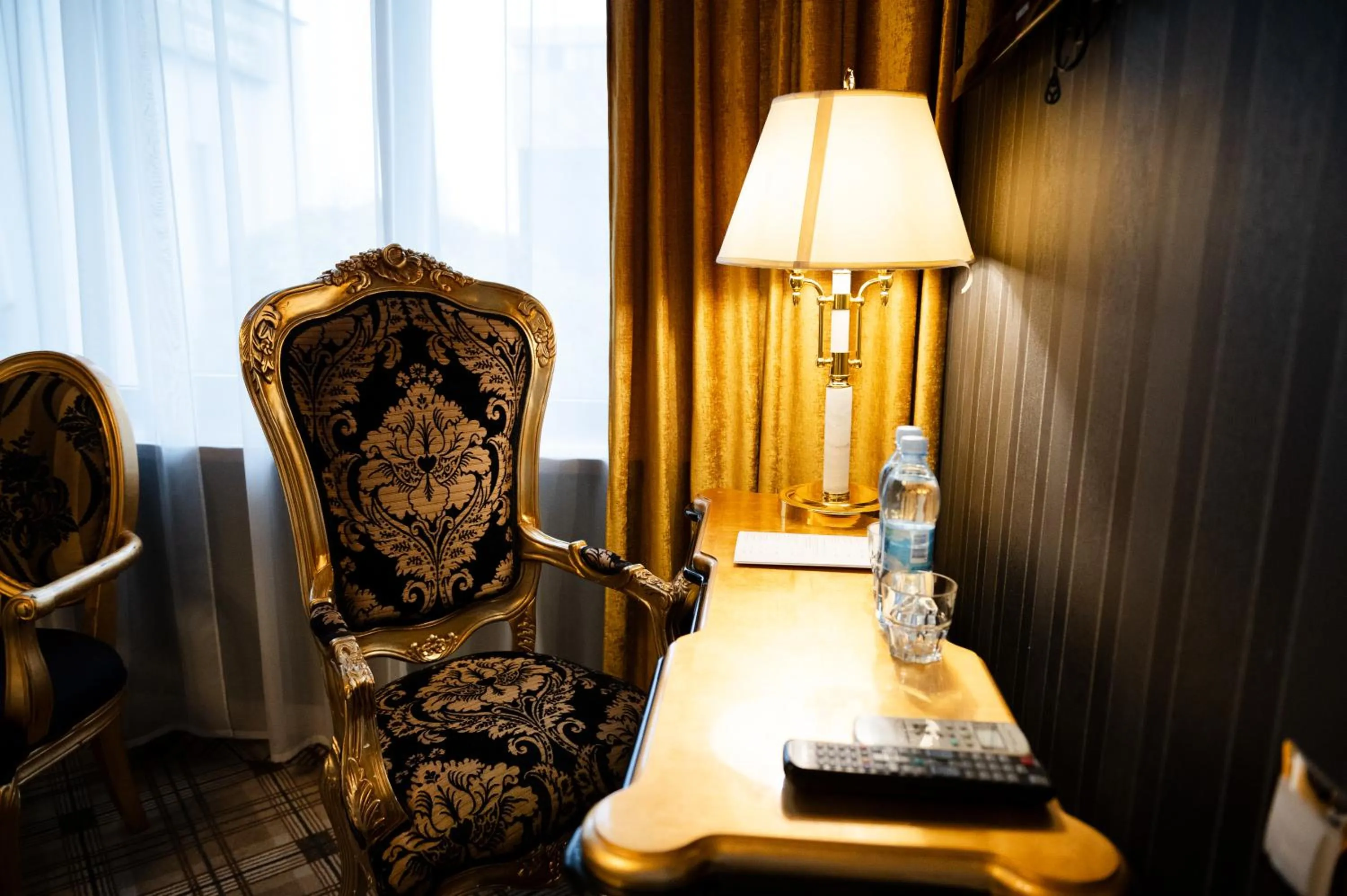 Living room in Olympic Hotel