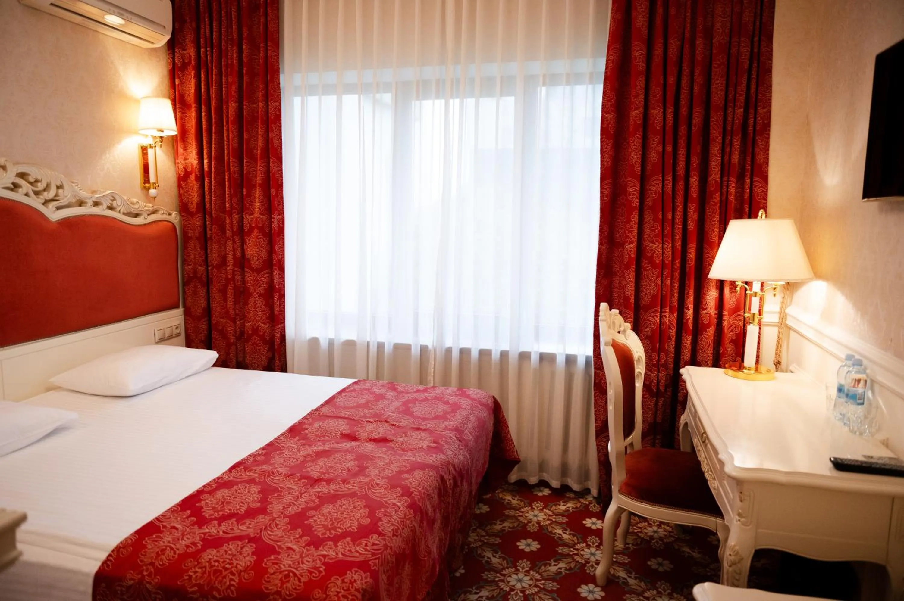 Bed in Olympic Hotel