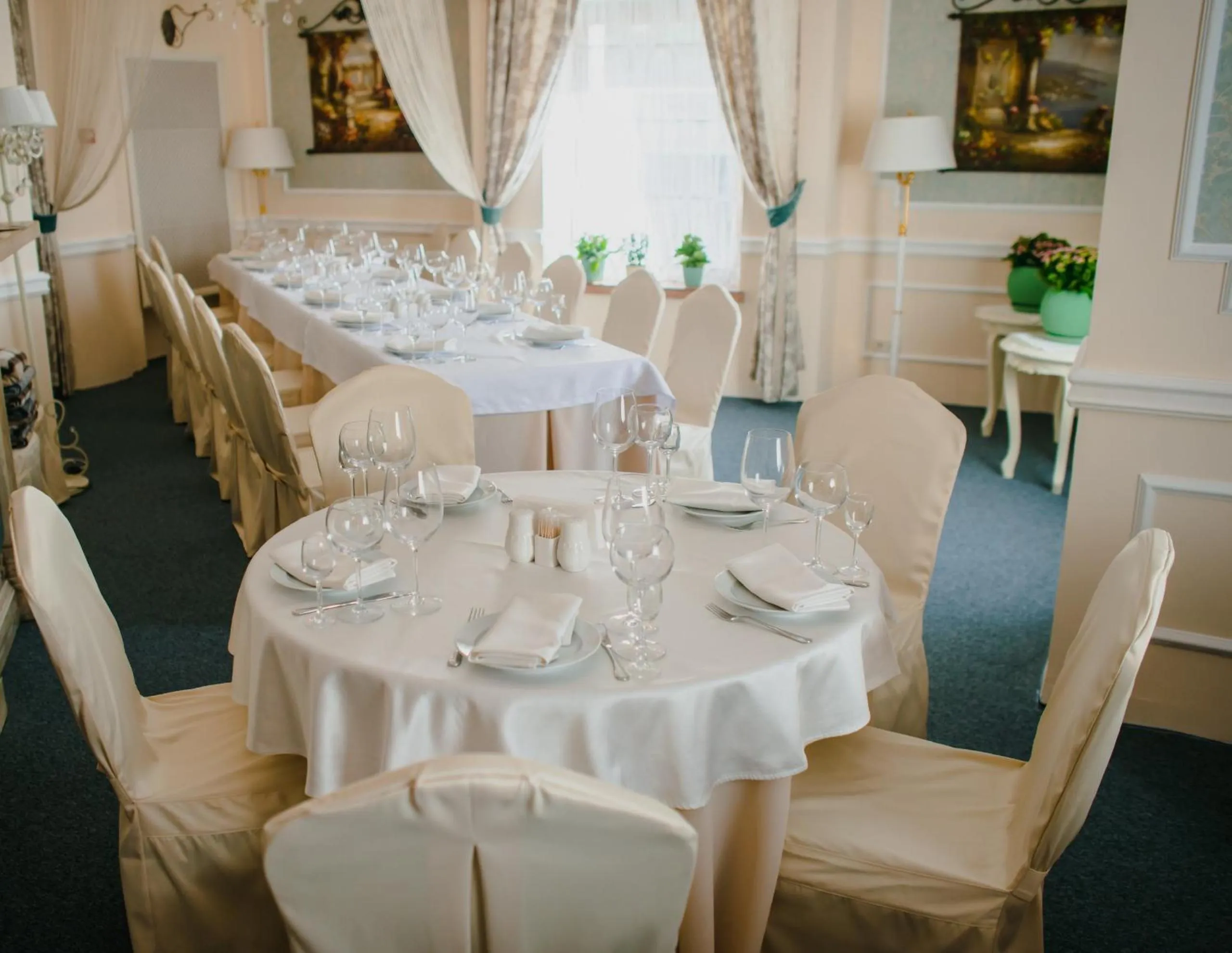 Restaurant/places to eat in Olympic Hotel