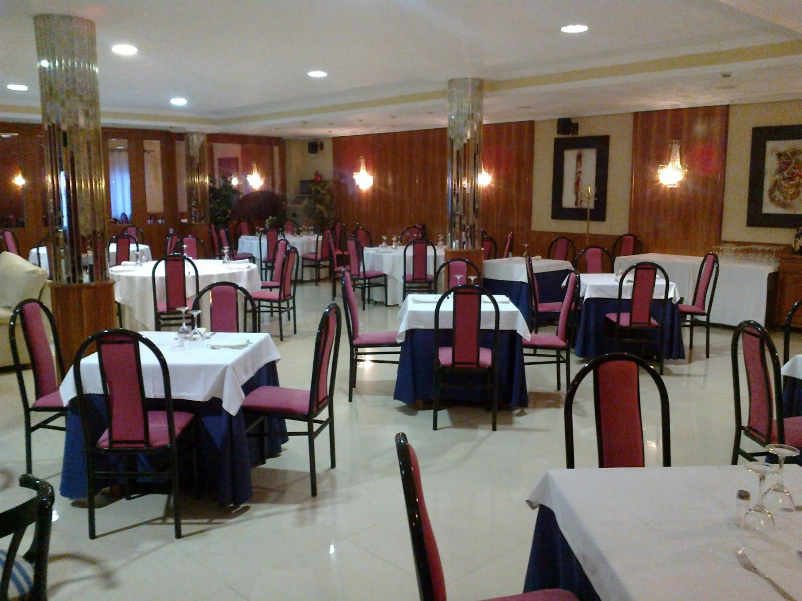 Restaurant/places to eat in Hotel Anabel Baza