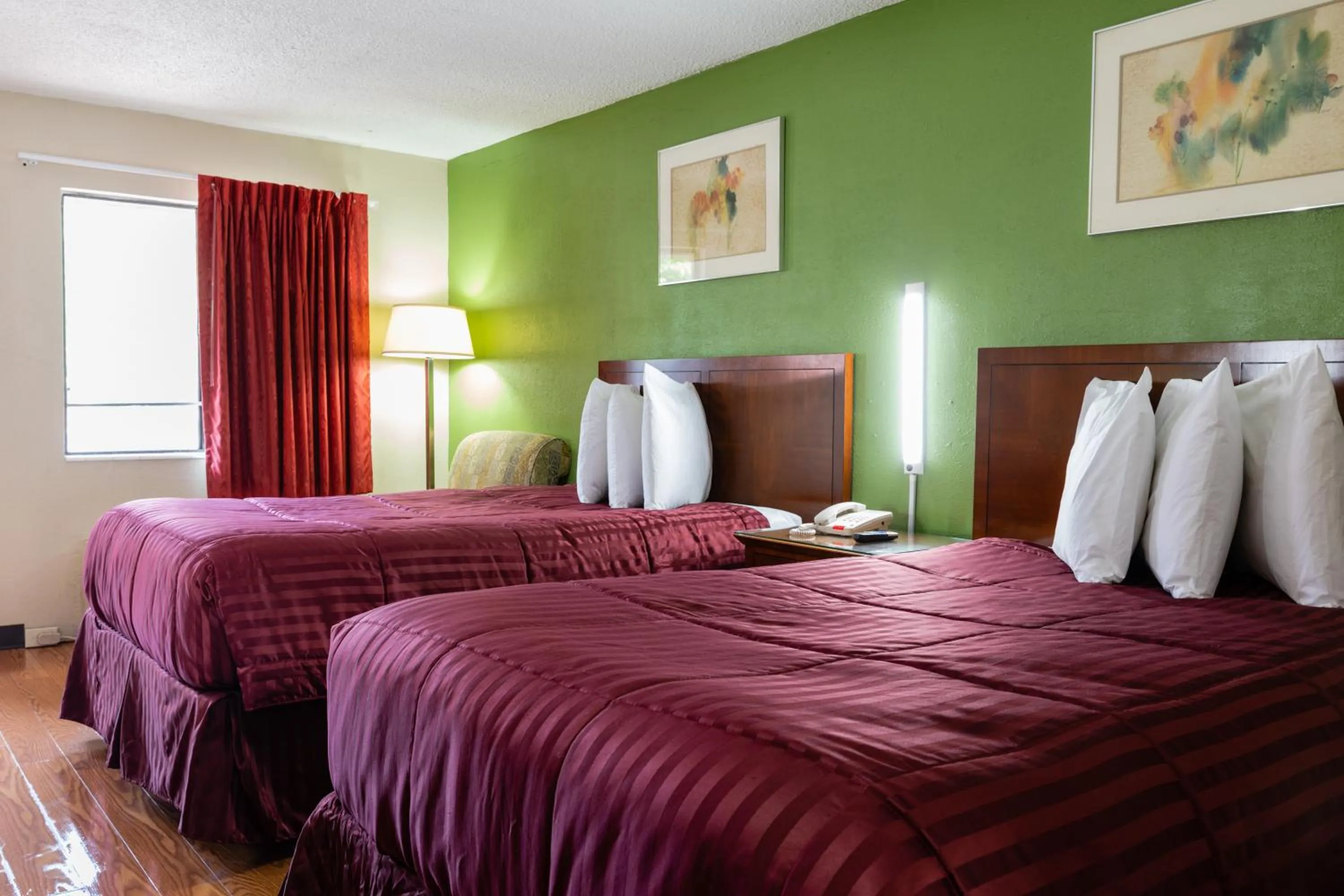 Bed in Country Hearth Inn & Suites Marietta