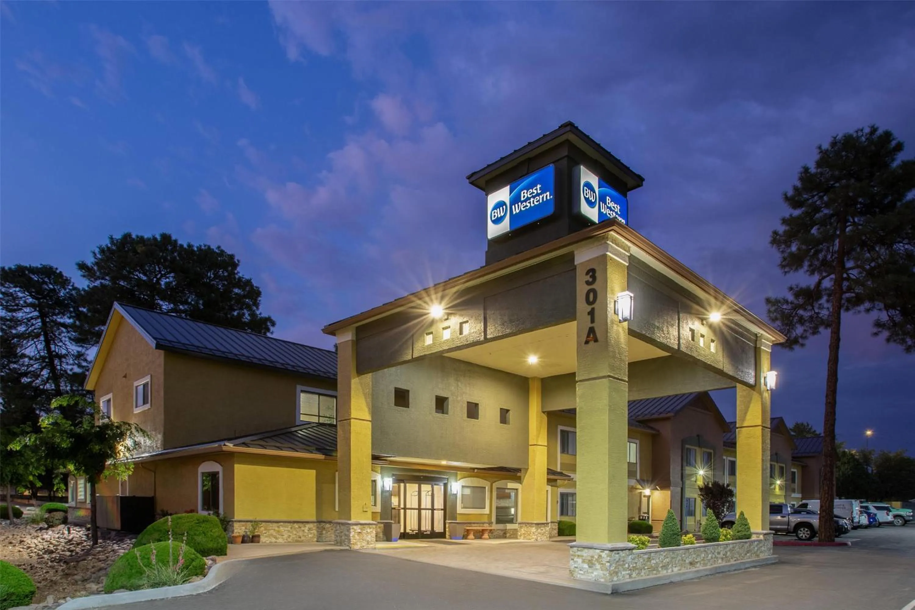 Property building in Best Western Inn of Payson
