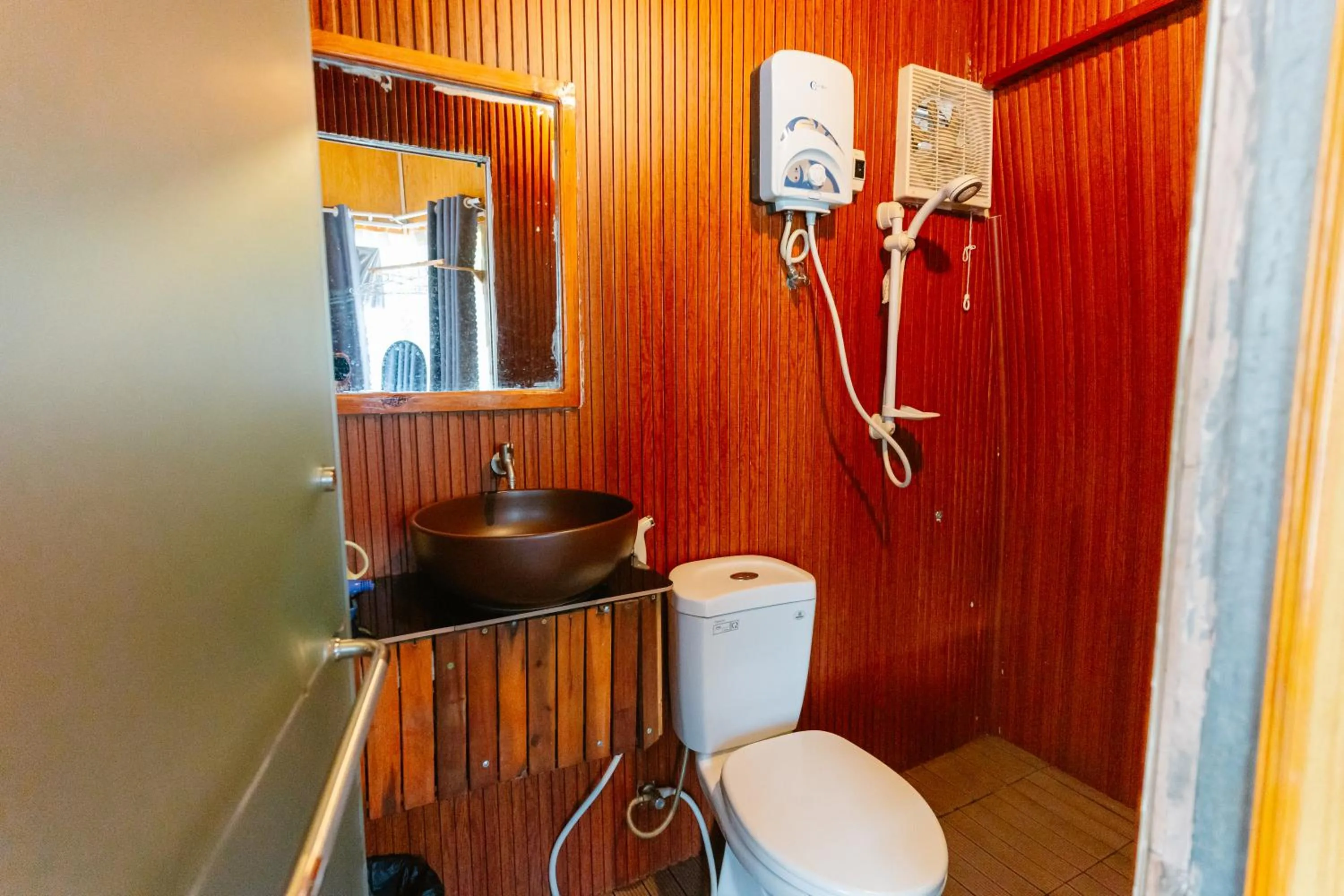 Shower in Hoàng Gia Trang