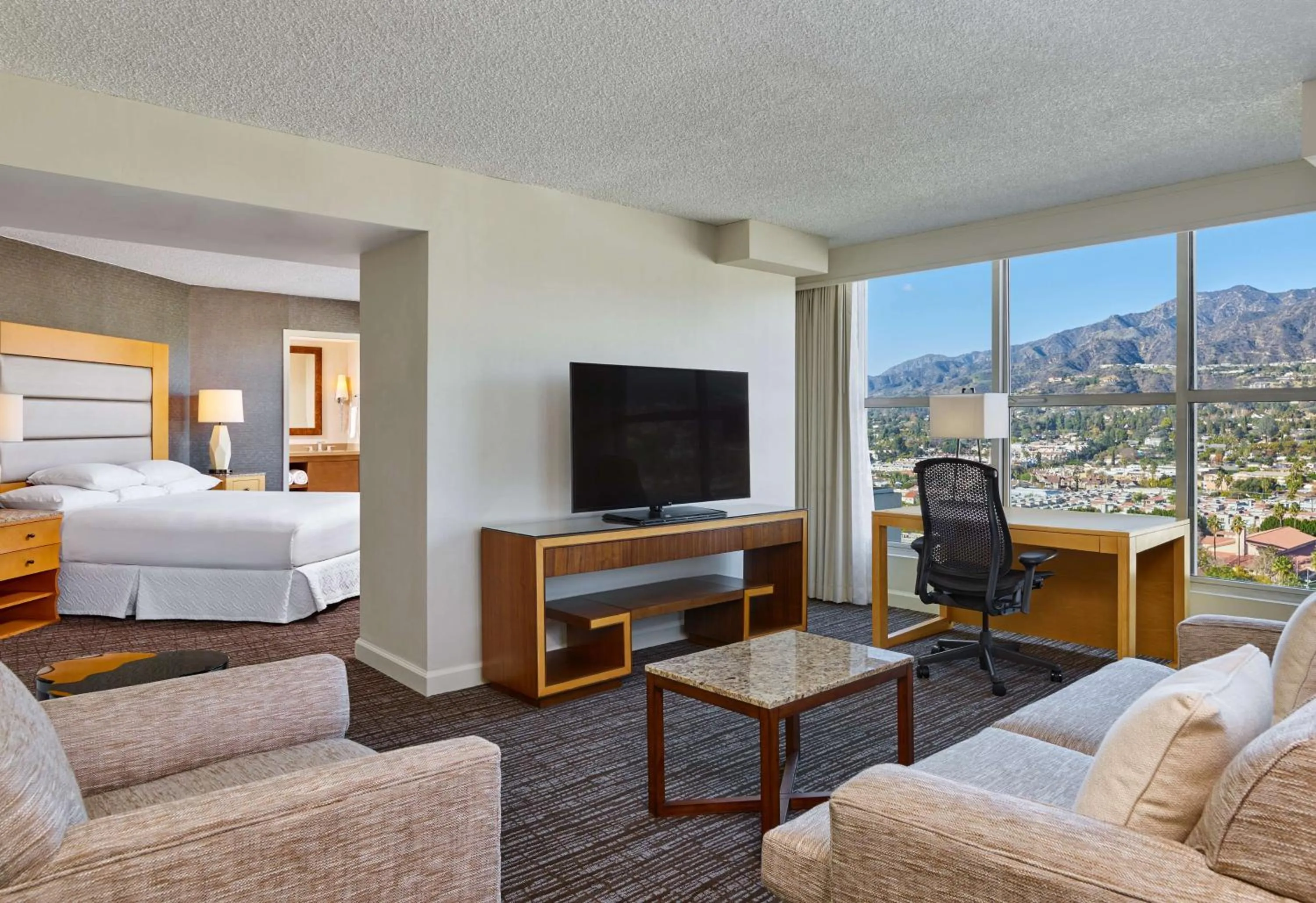 Bedroom, Bed in Hilton Los Angeles North-Glendale & Executive Meeting Center
