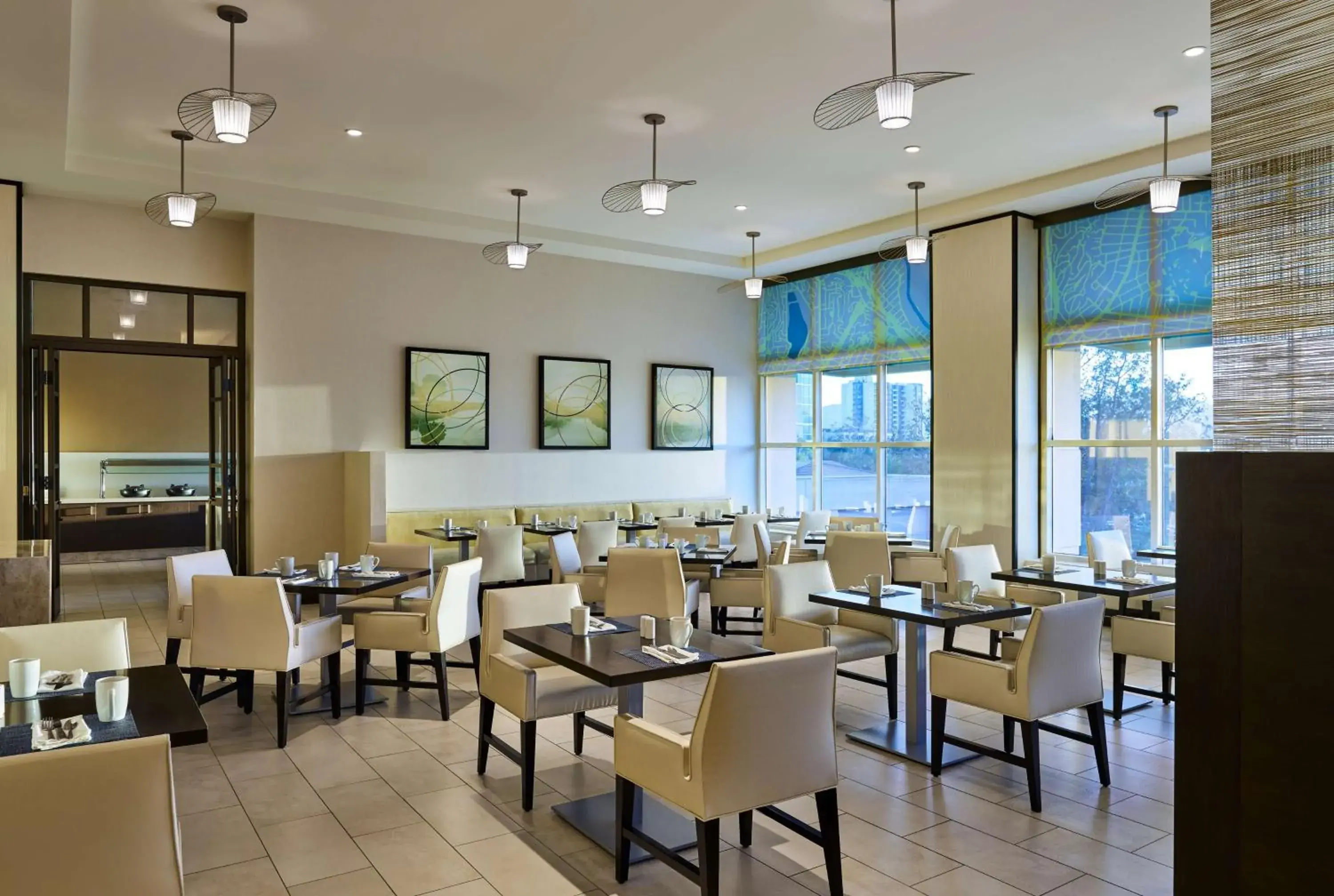 Restaurant/Places to Eat in Hilton Los Angeles North/Glendale And Executive Meeting Ctr