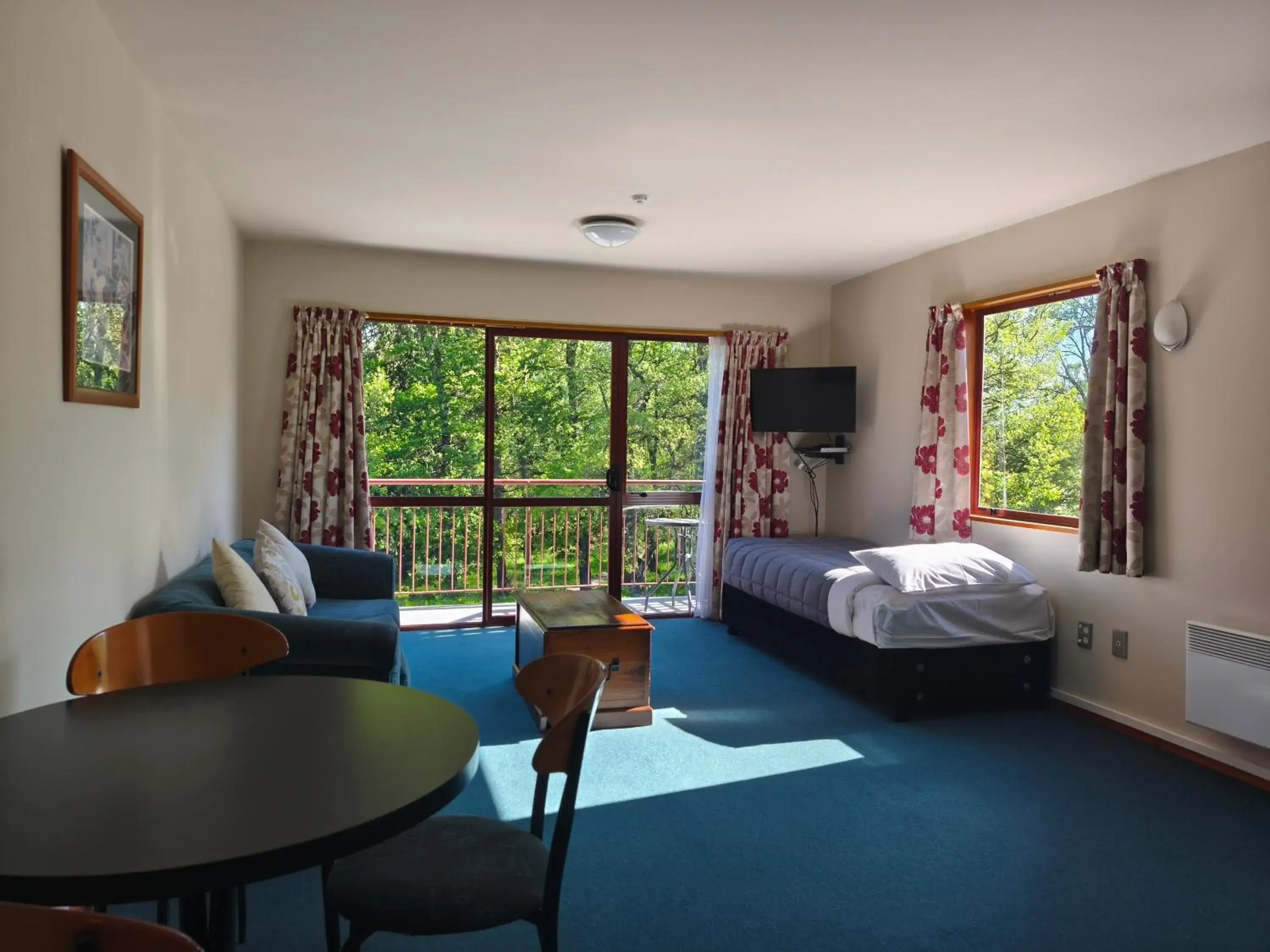 Deluxe One-Bedroom Apartment in Aspen Lodge Motel Deluxe One-Bedroom Apartment in Aspen Lodge Motel