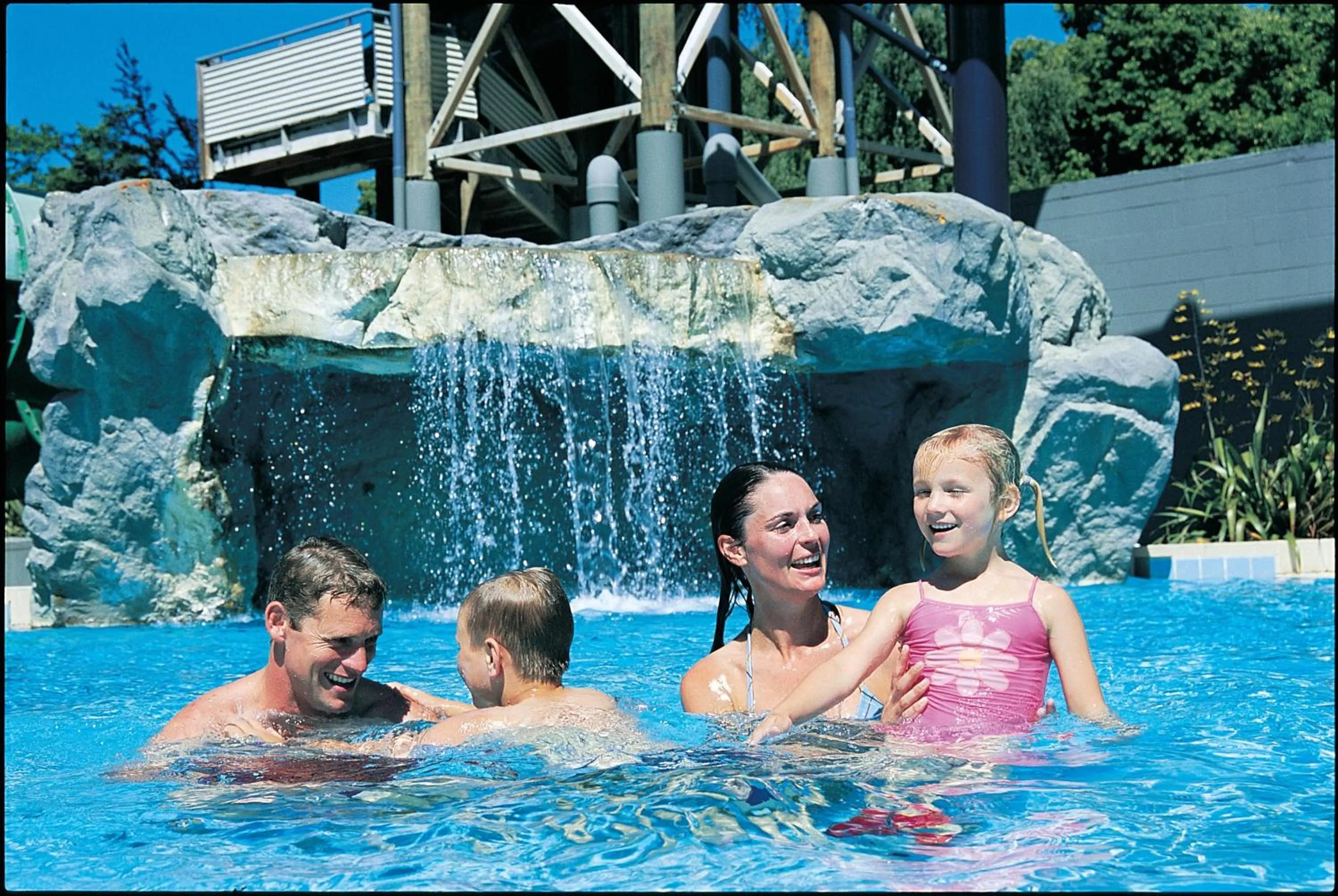 Swimming pool in Aspen Lodge Motel