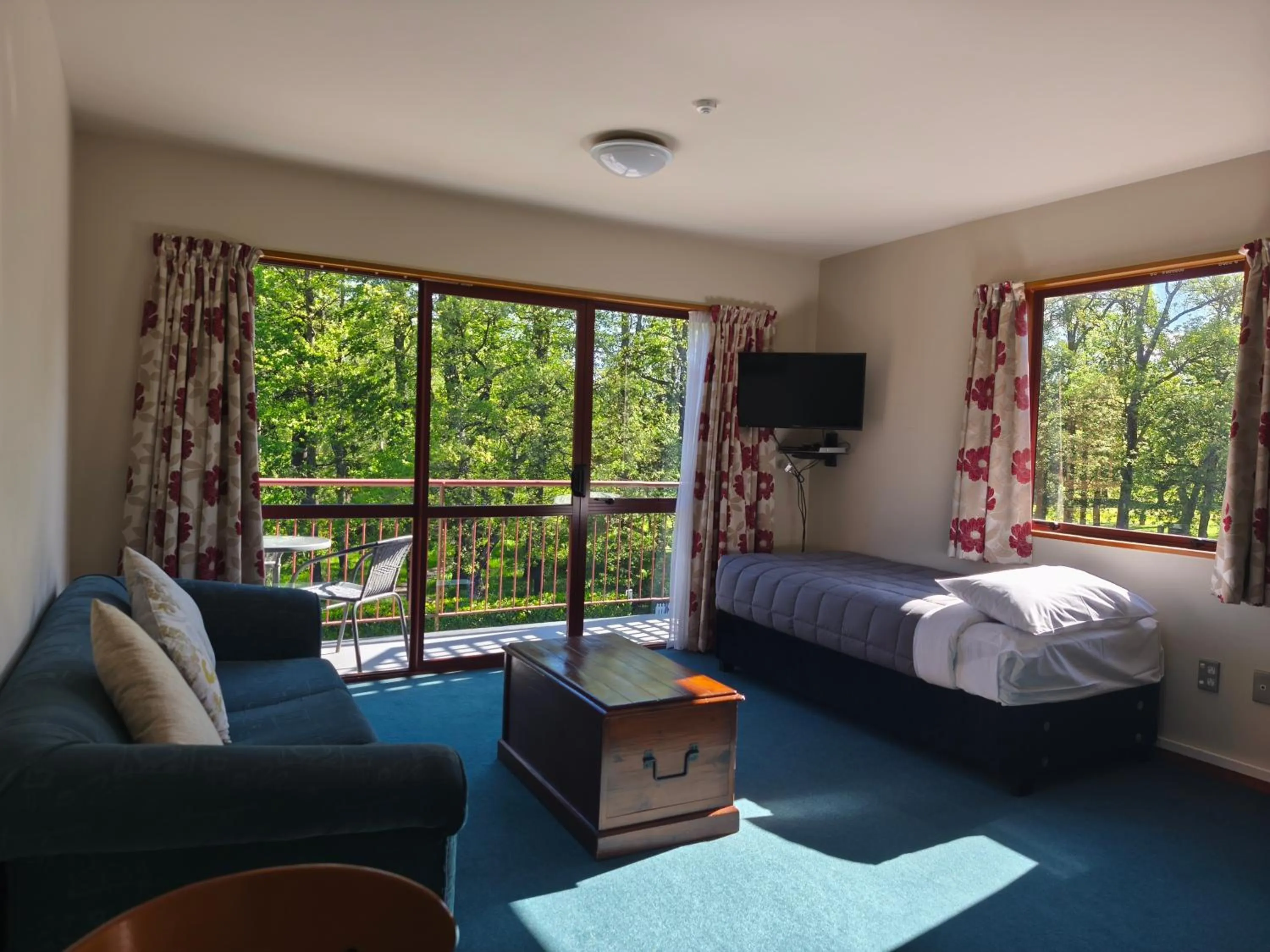 Bed in Aspen Lodge Motel