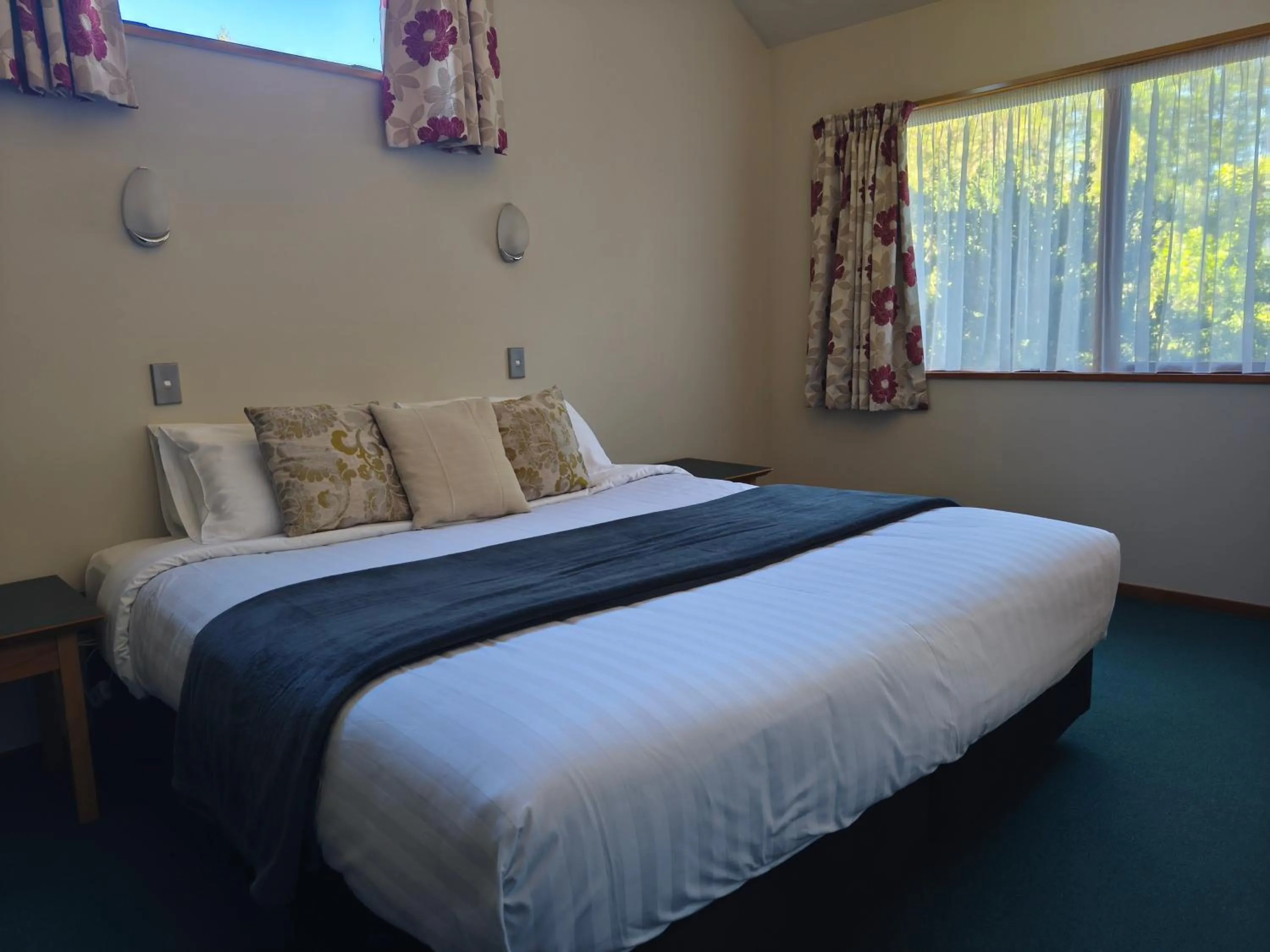 Bed in Aspen Lodge Motel