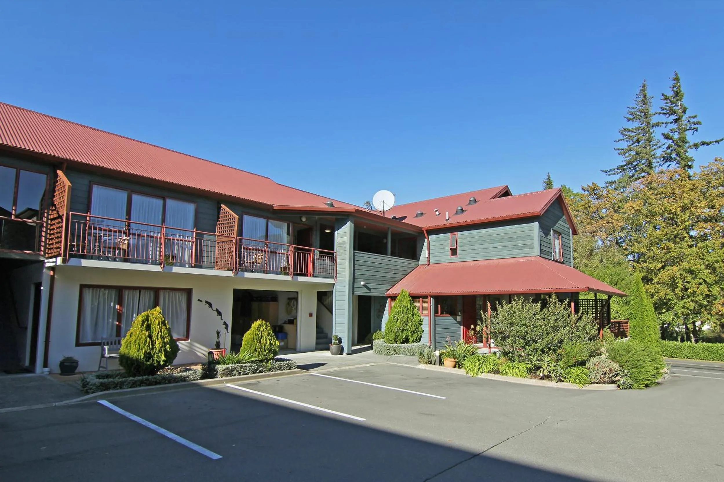 Facade/entrance in Aspen Lodge Motel
