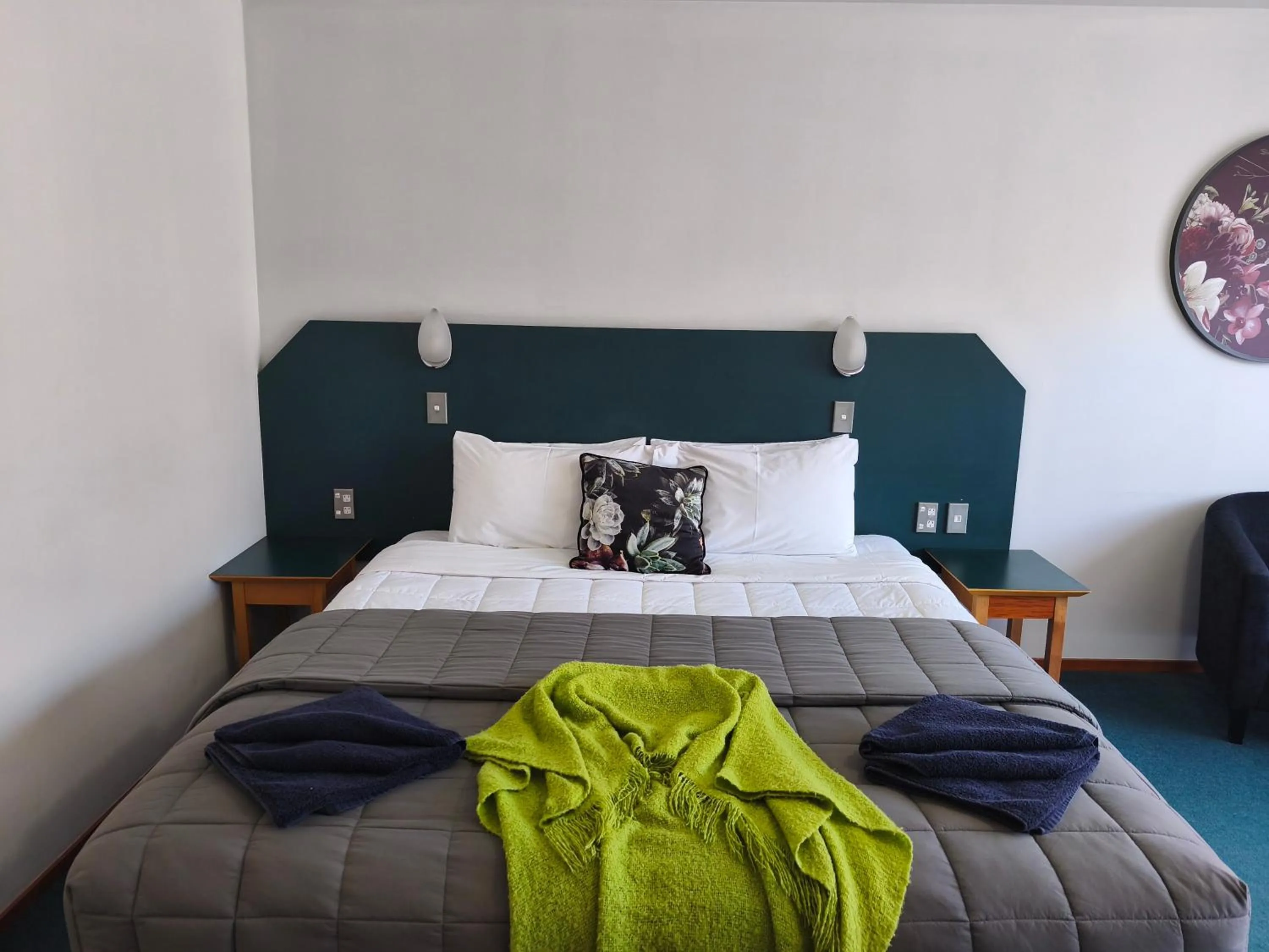 Bed in Aspen Lodge Motel