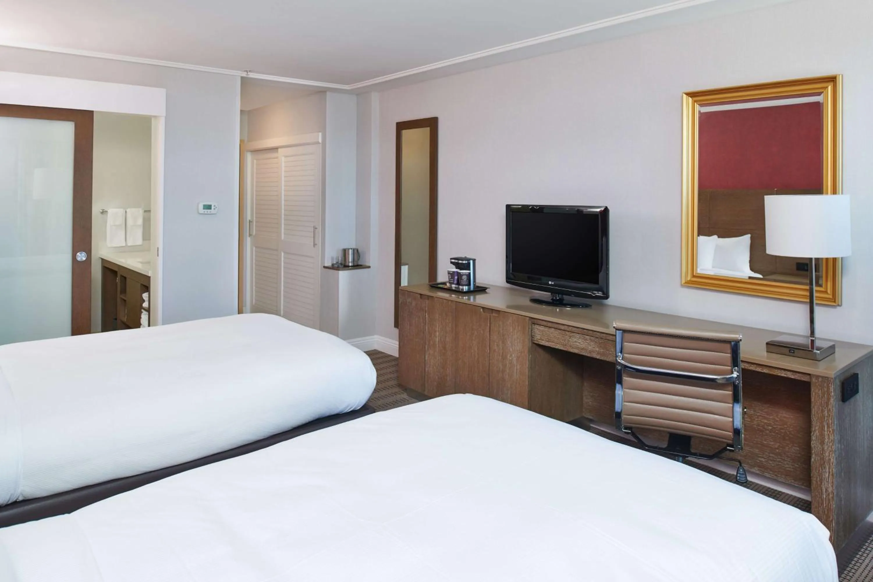 Bedroom, Bed in DoubleTree by Hilton Torrance - South Bay