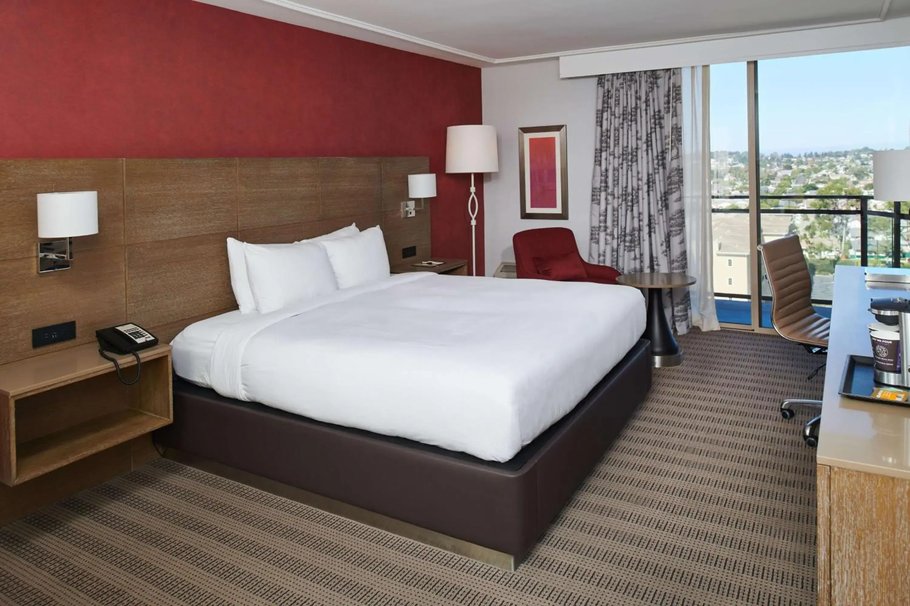 Bed in DoubleTree by Hilton Torrance - South Bay Bed in DoubleTree by Hilton Torrance - South Bay