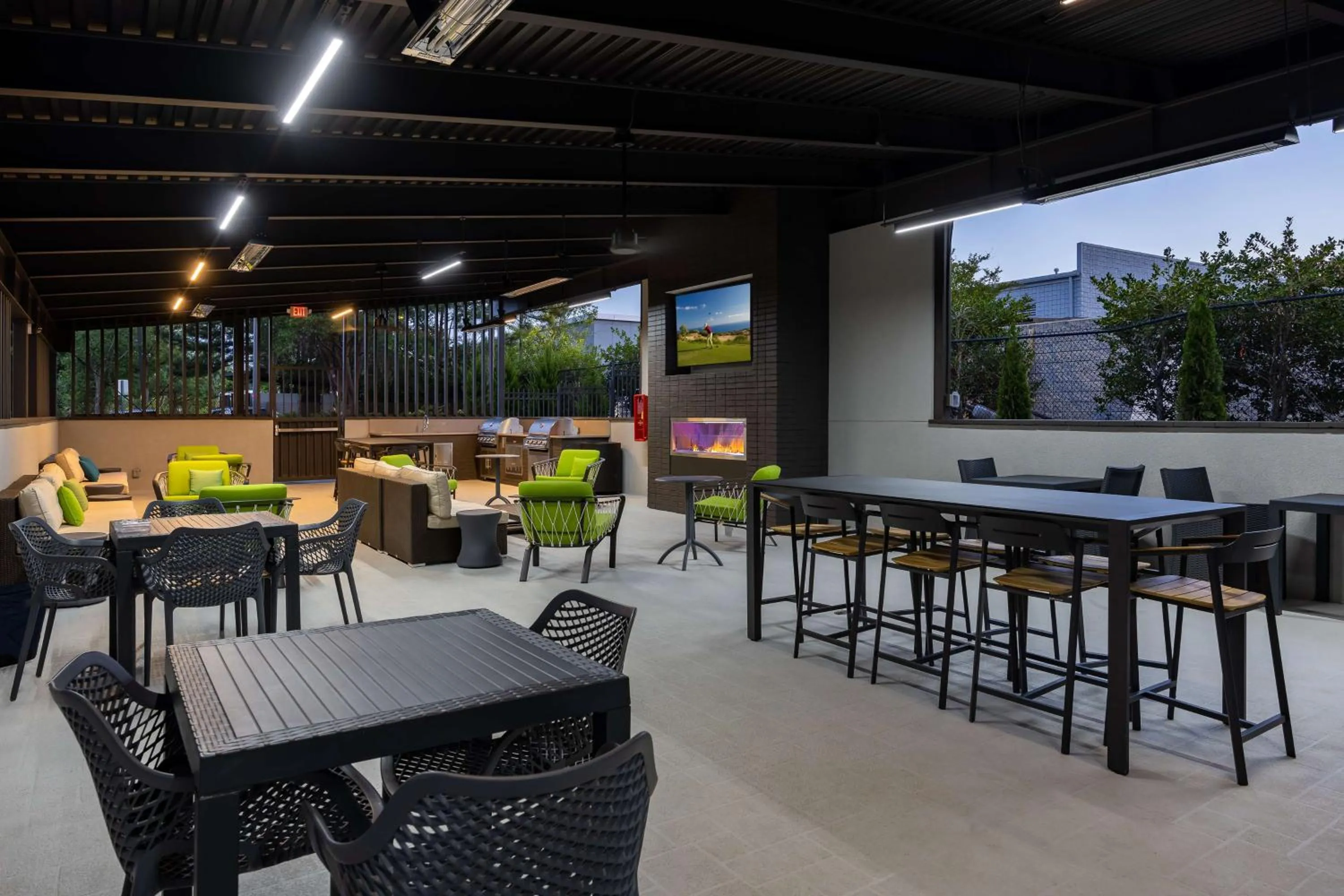 Patio in Hampton Inn & Suites Alpharetta Roswell