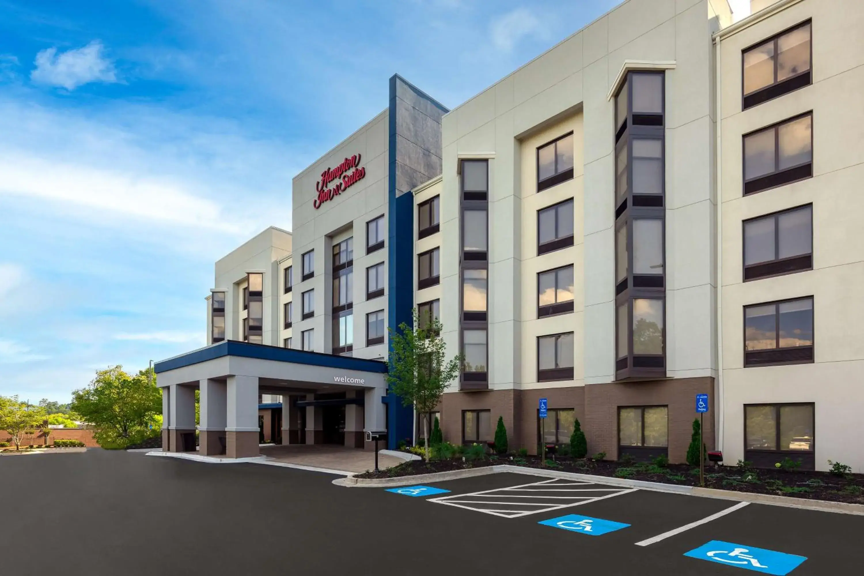 Property building in Hampton Inn & Suites Alpharetta Roswell Property building in Hampton Inn & Suites Alpharetta Roswell