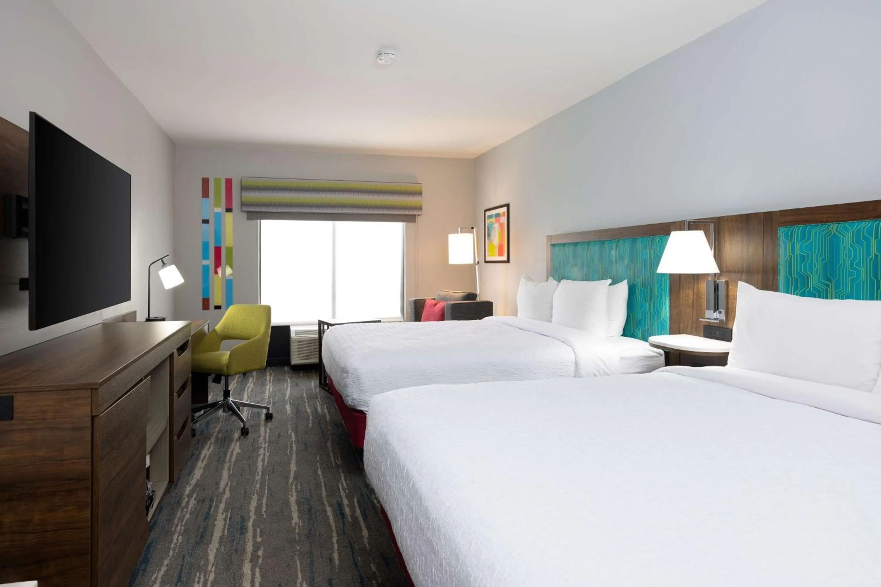 Bed in Hampton Inn & Suites Alpharetta Roswell