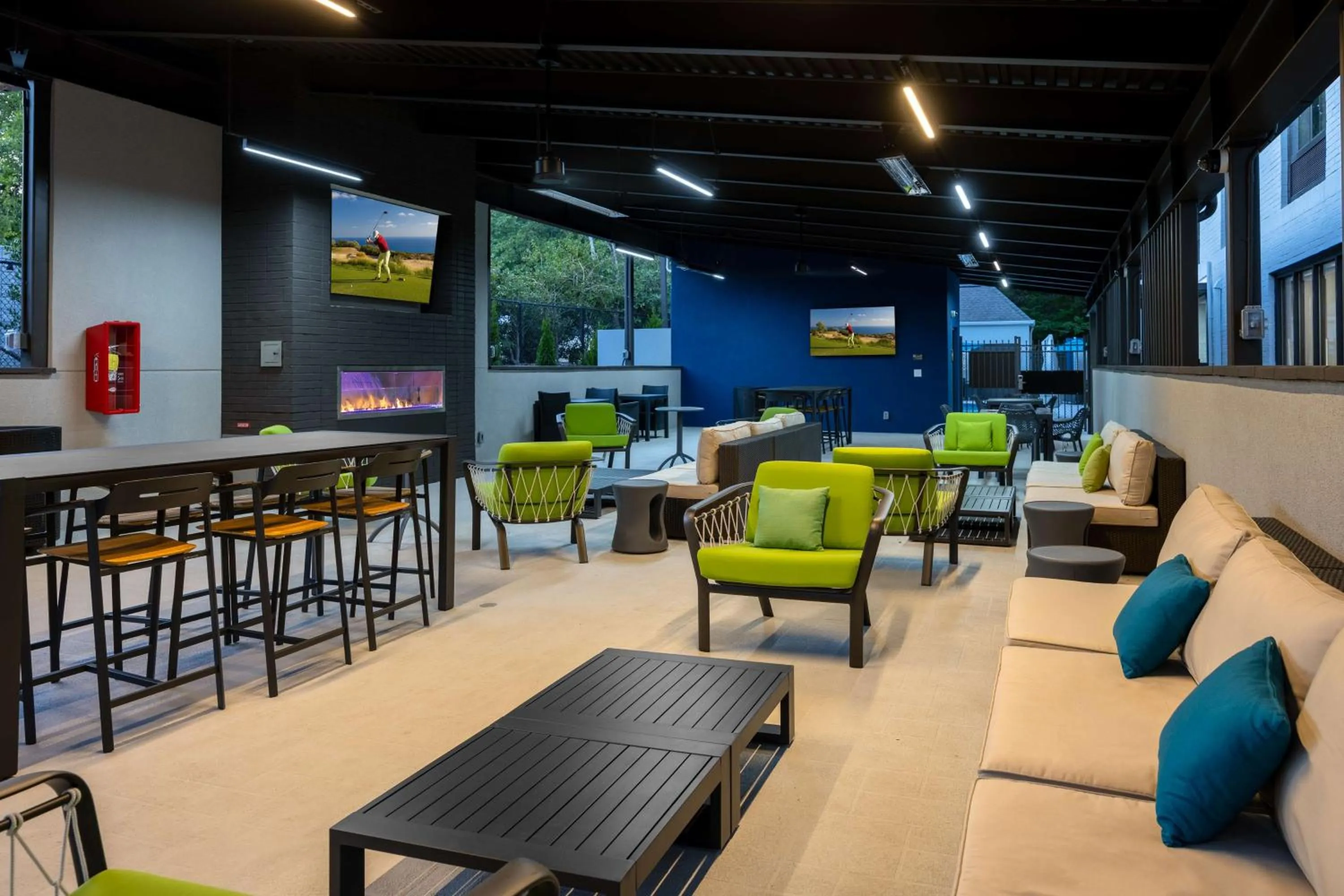 Patio in Hampton Inn & Suites Alpharetta Roswell