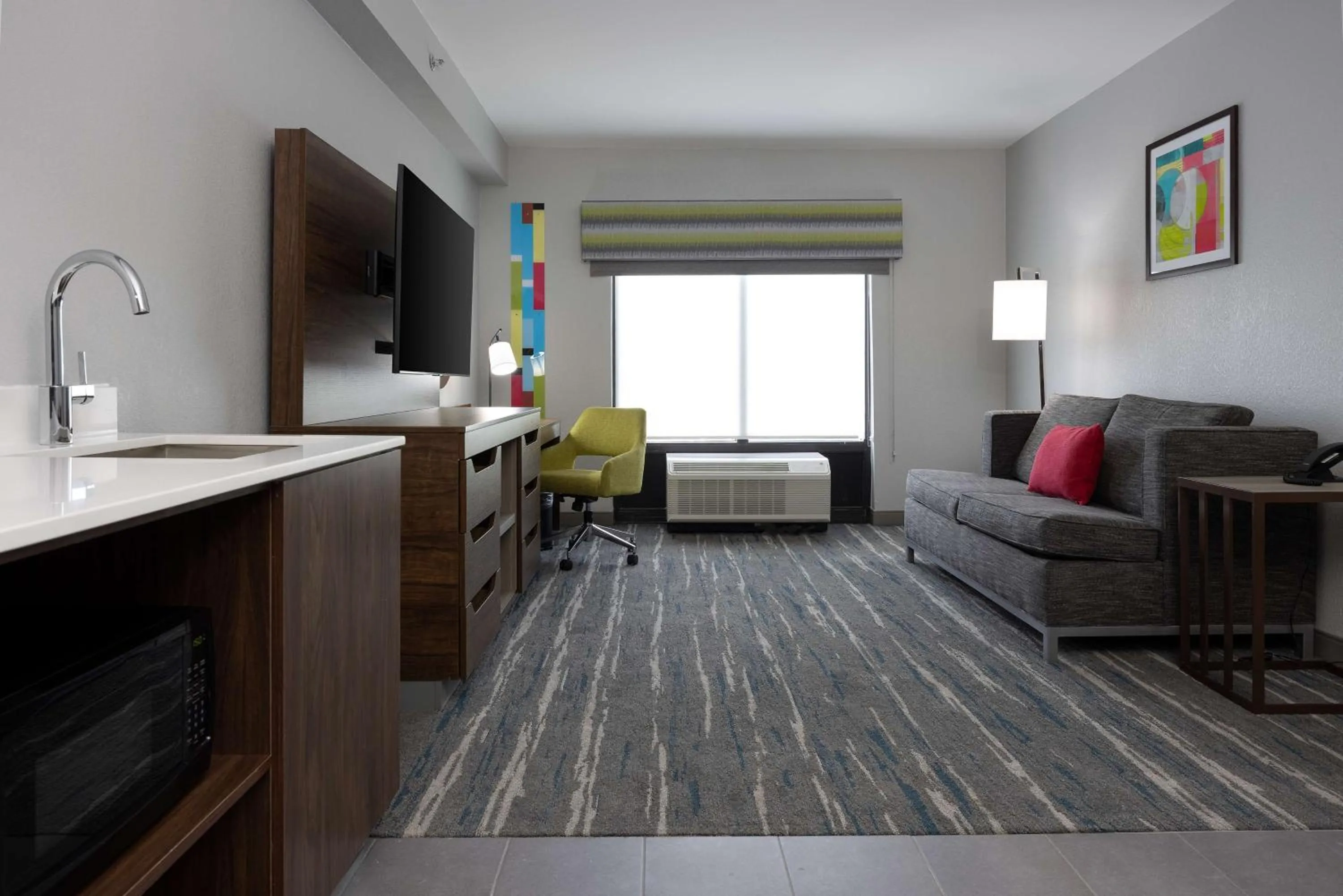 Living room in Hampton Inn & Suites Alpharetta Roswell