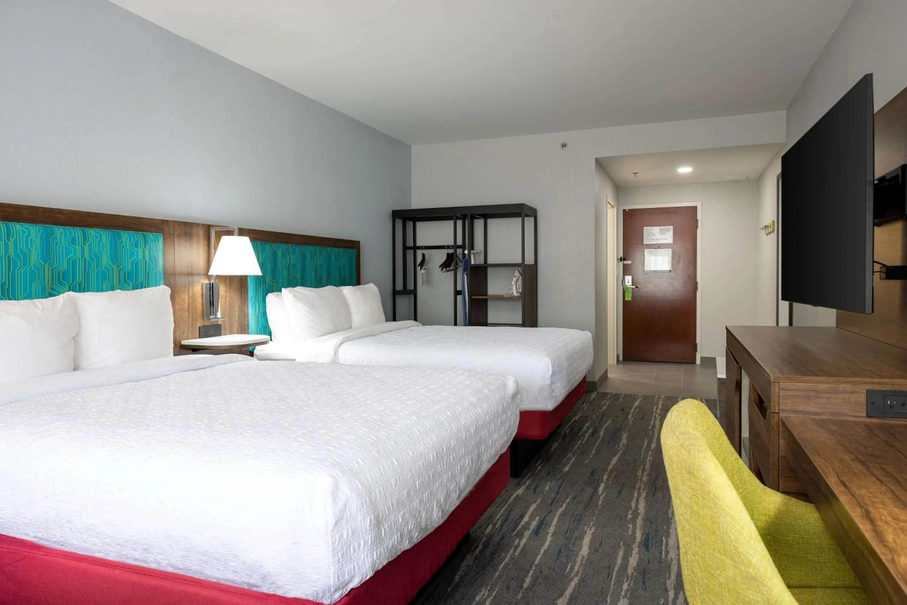 Bed in Hampton Inn & Suites Alpharetta Roswell