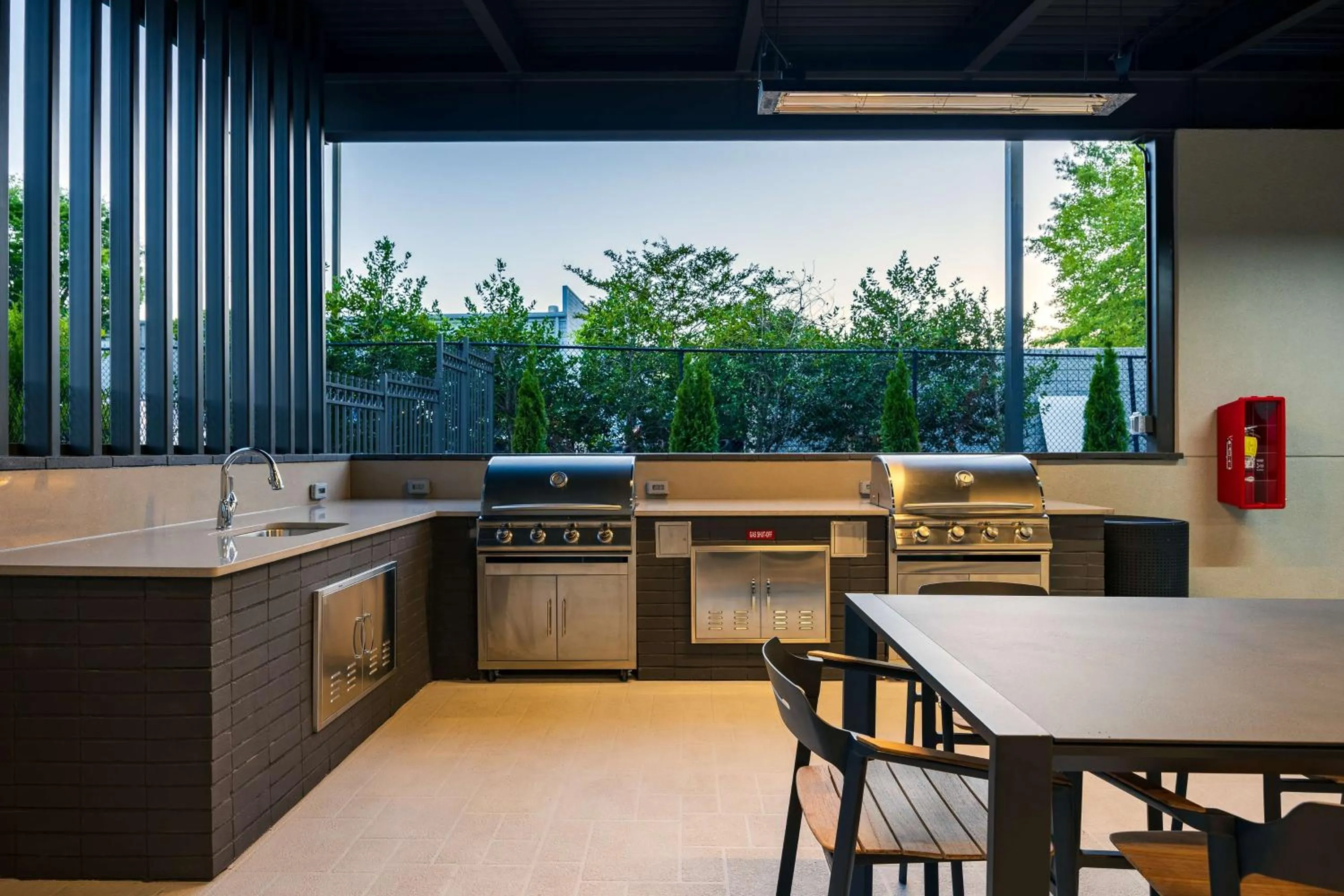 Dining area in Hampton Inn & Suites Alpharetta Roswell