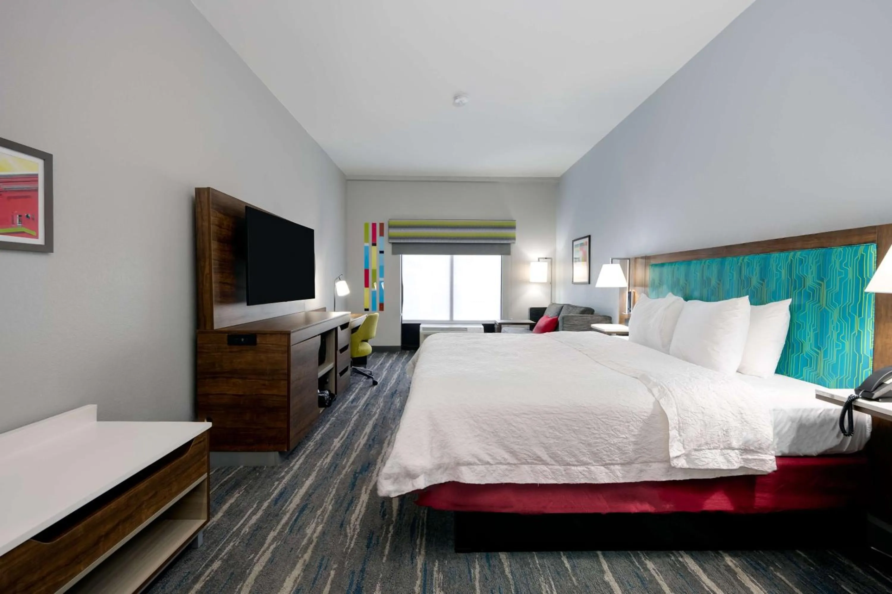 Living room, Bed in Hampton Inn & Suites Alpharetta Roswell