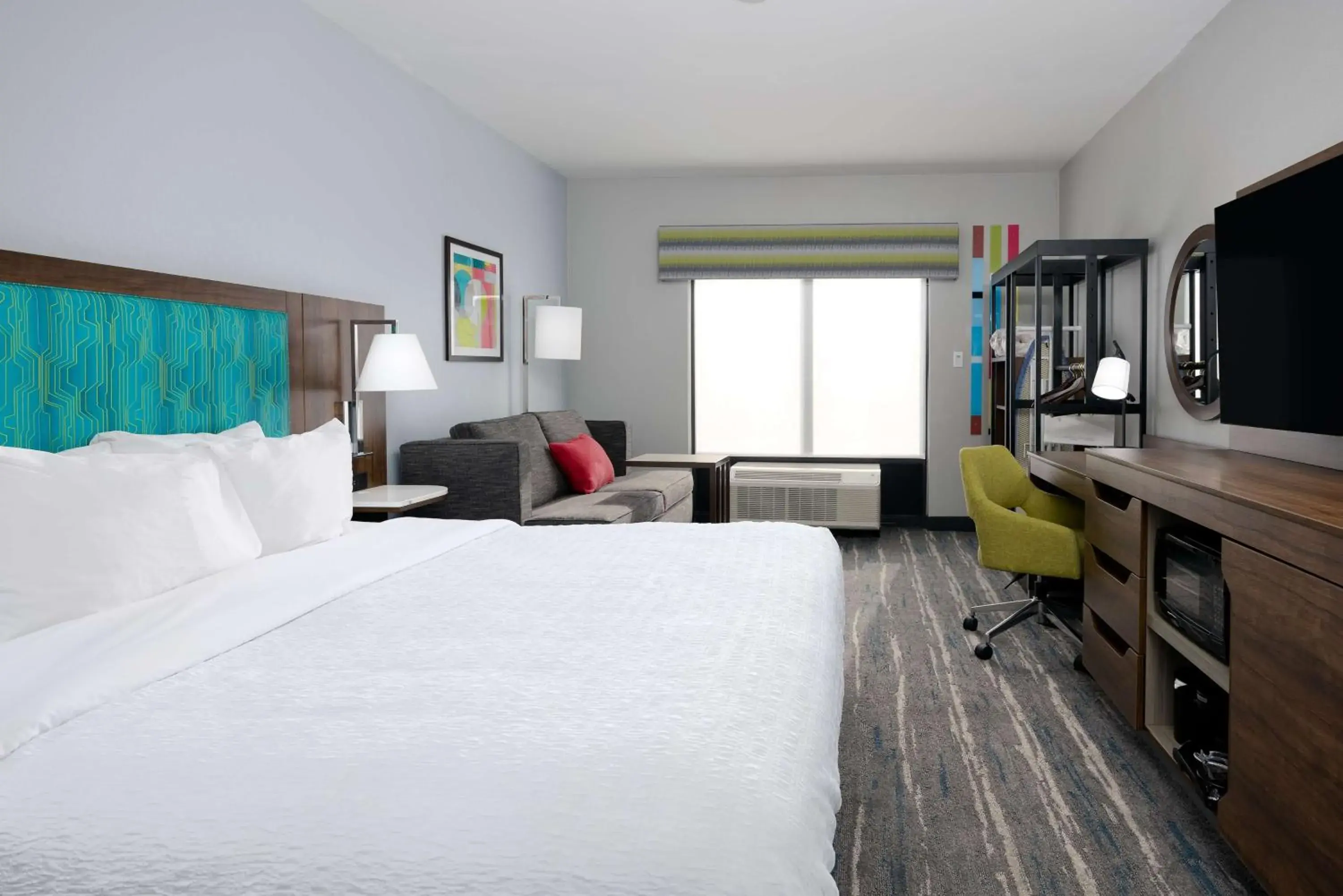 King Room with Accessible Tub - Mobility and Hearing Access/Non-Smoking in Hampton Inn & Suites Alpharetta Roswell King Room with Accessible Tub - Mobility and Hearing Access/Non-Smoking in Hampton Inn & Suites Alpharetta Roswell