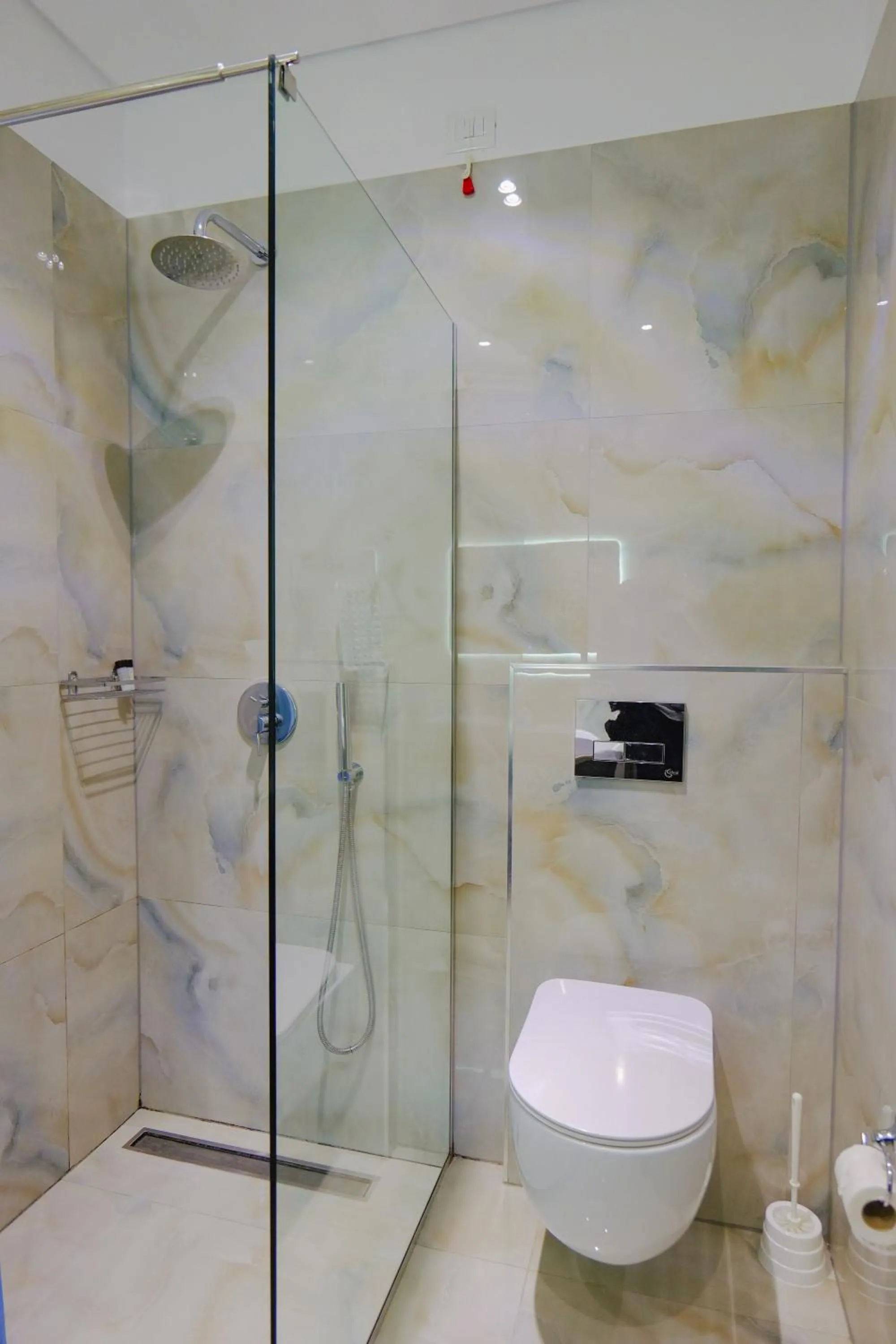 Shower in Asi Rooftop Hotel