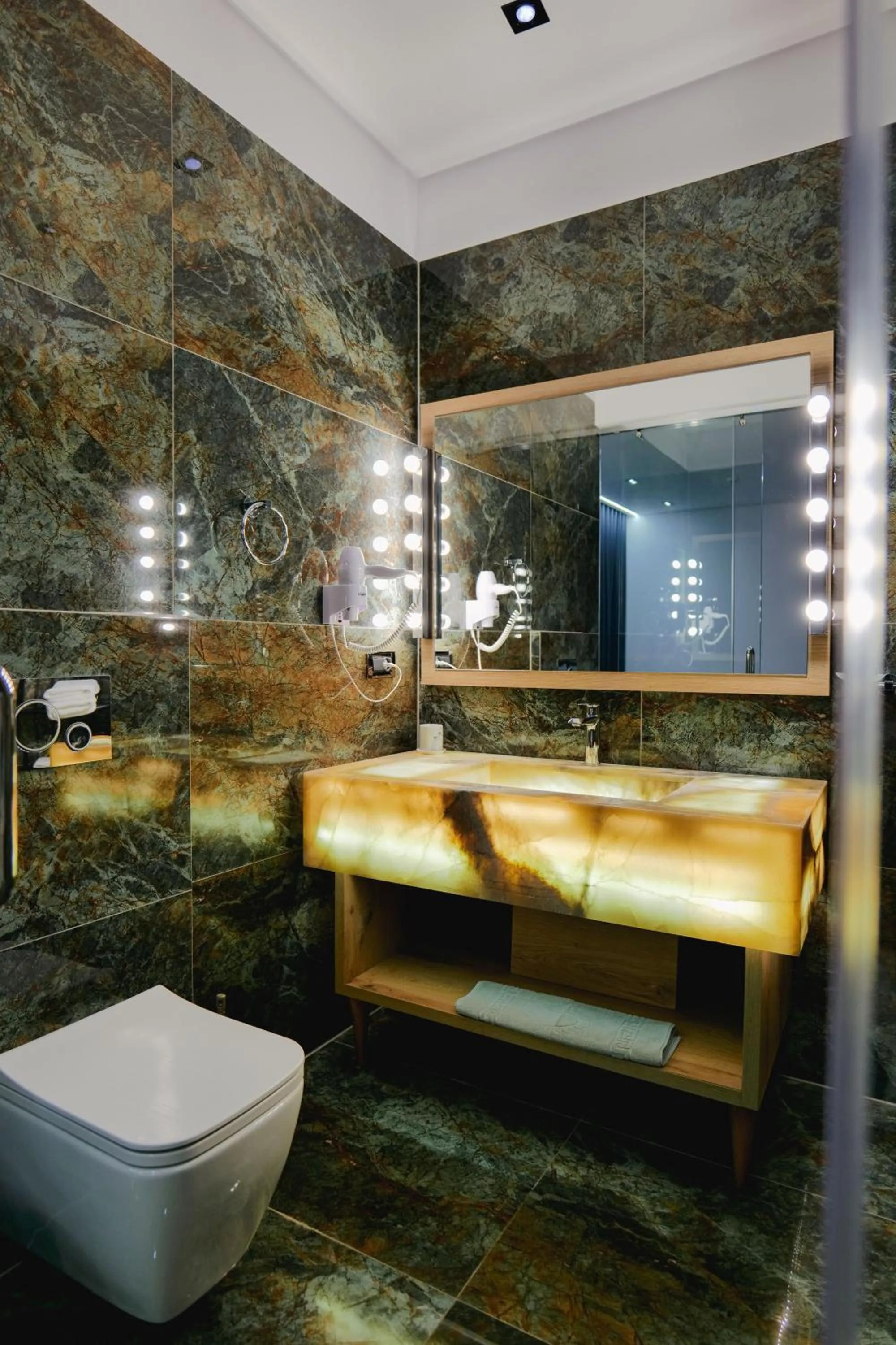 Shower in Asi Rooftop Hotel