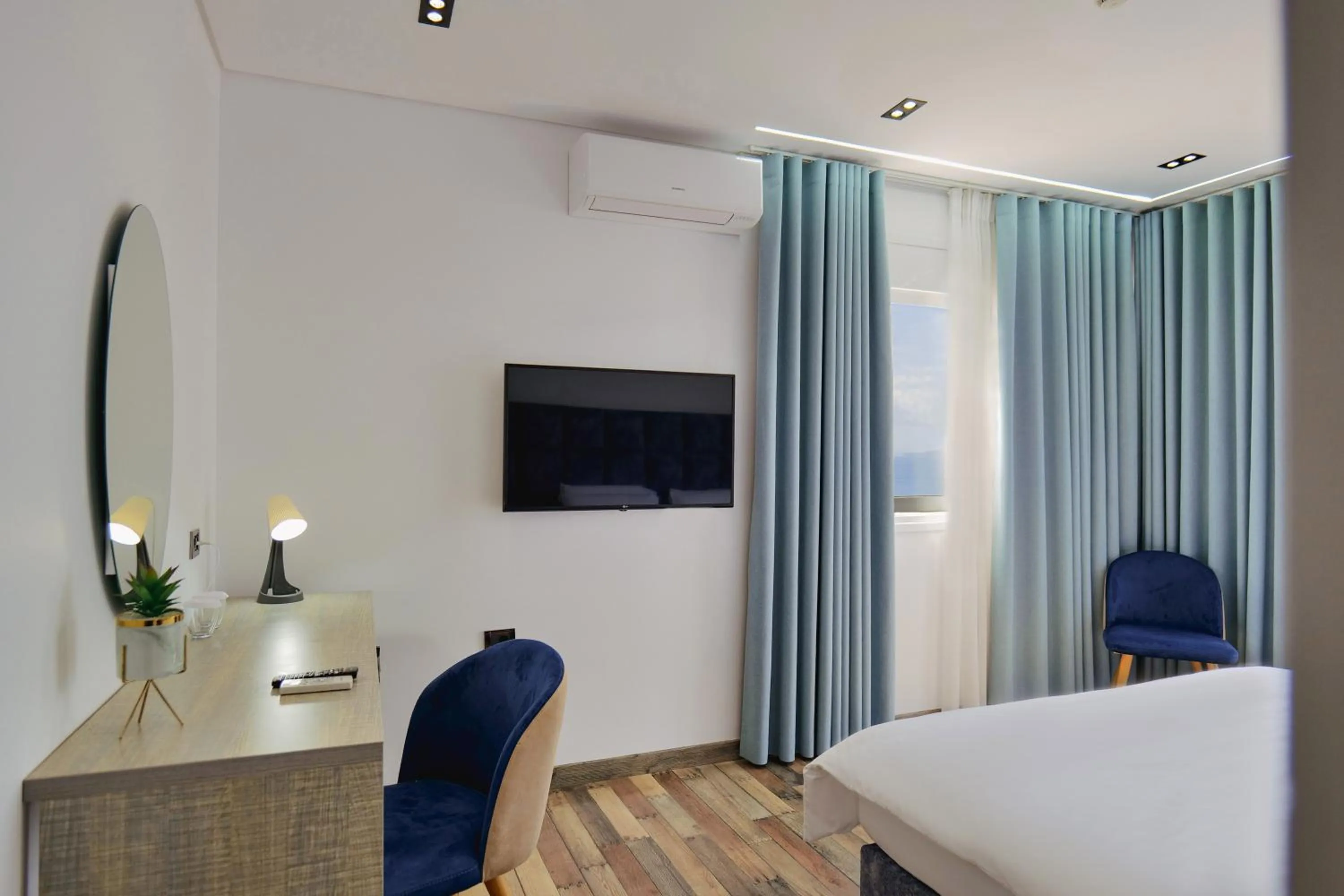 Communal lounge/ TV room, Bed in Asi Rooftop Hotel