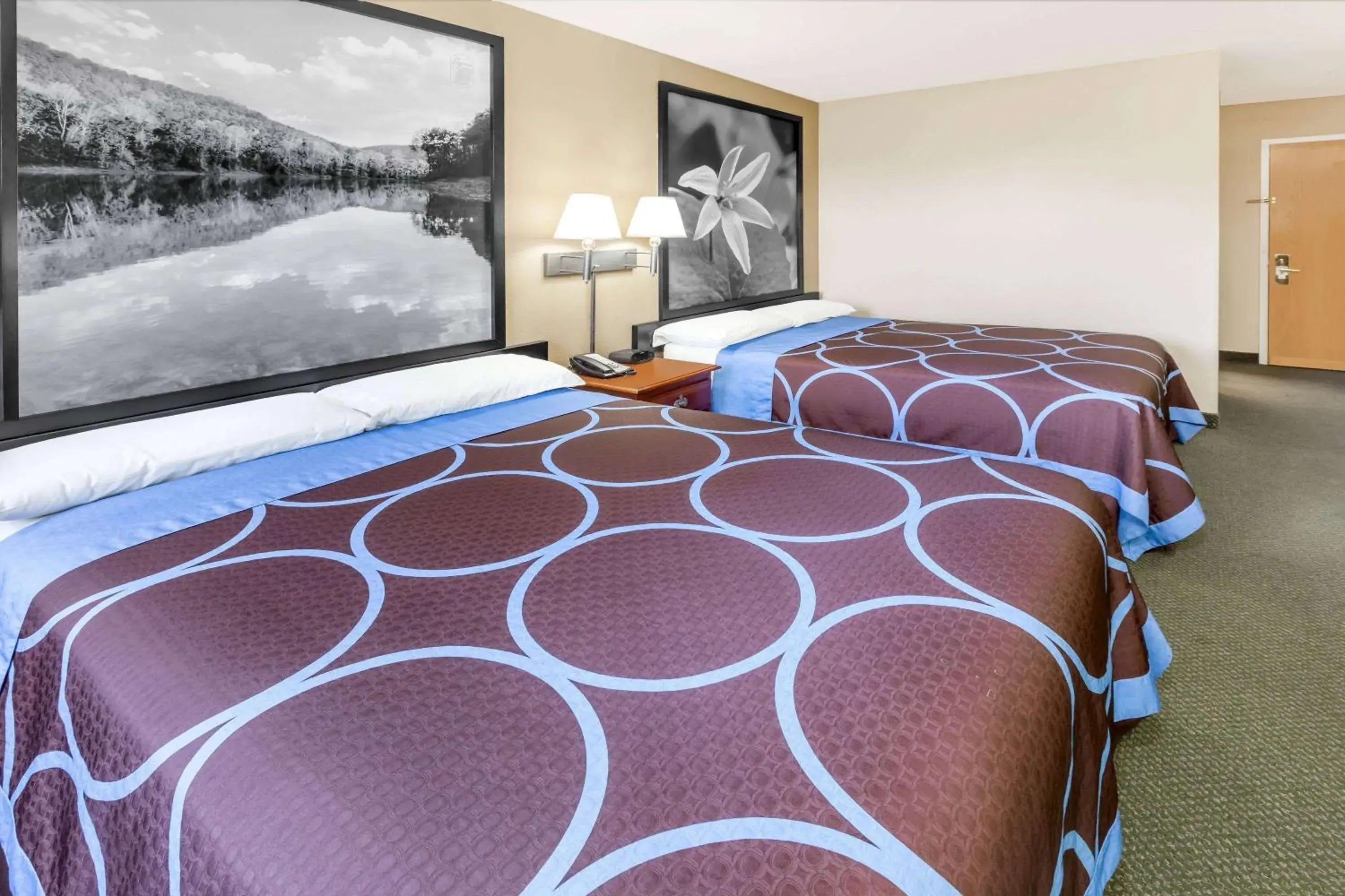 Photo of the whole room, Bed in Super 8 by Wyndham Pine Bluff Photo of the whole room, Bed in Super 8 by Wyndham Pine Bluff