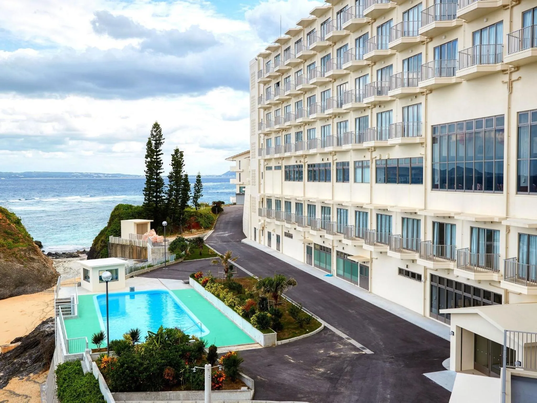 Swimming pool in Hotel Miyuki Beach