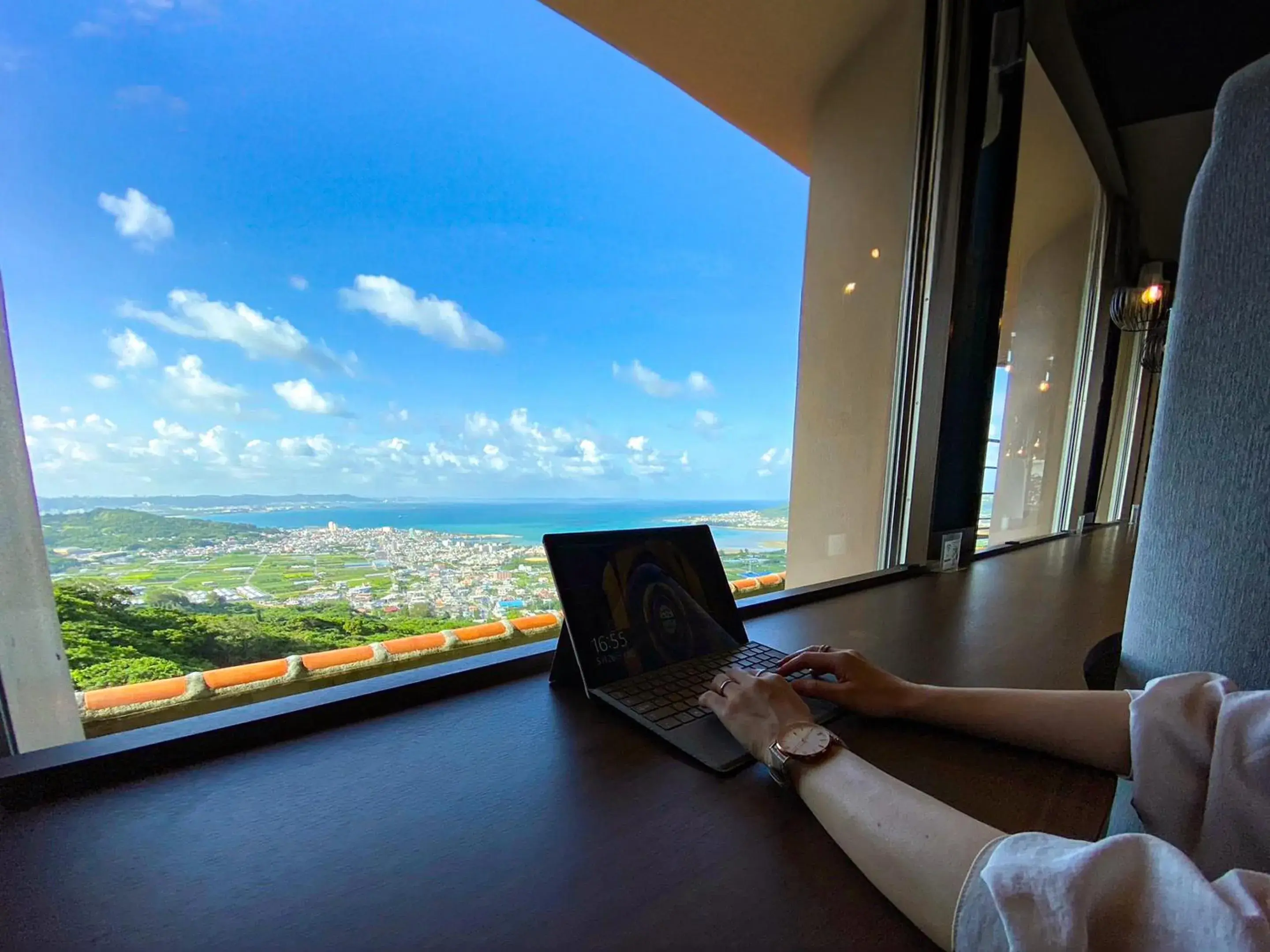 Lounge or bar in The Yuinchi Hotel Nanjo Lounge or bar in The Yuinchi Hotel Nanjo