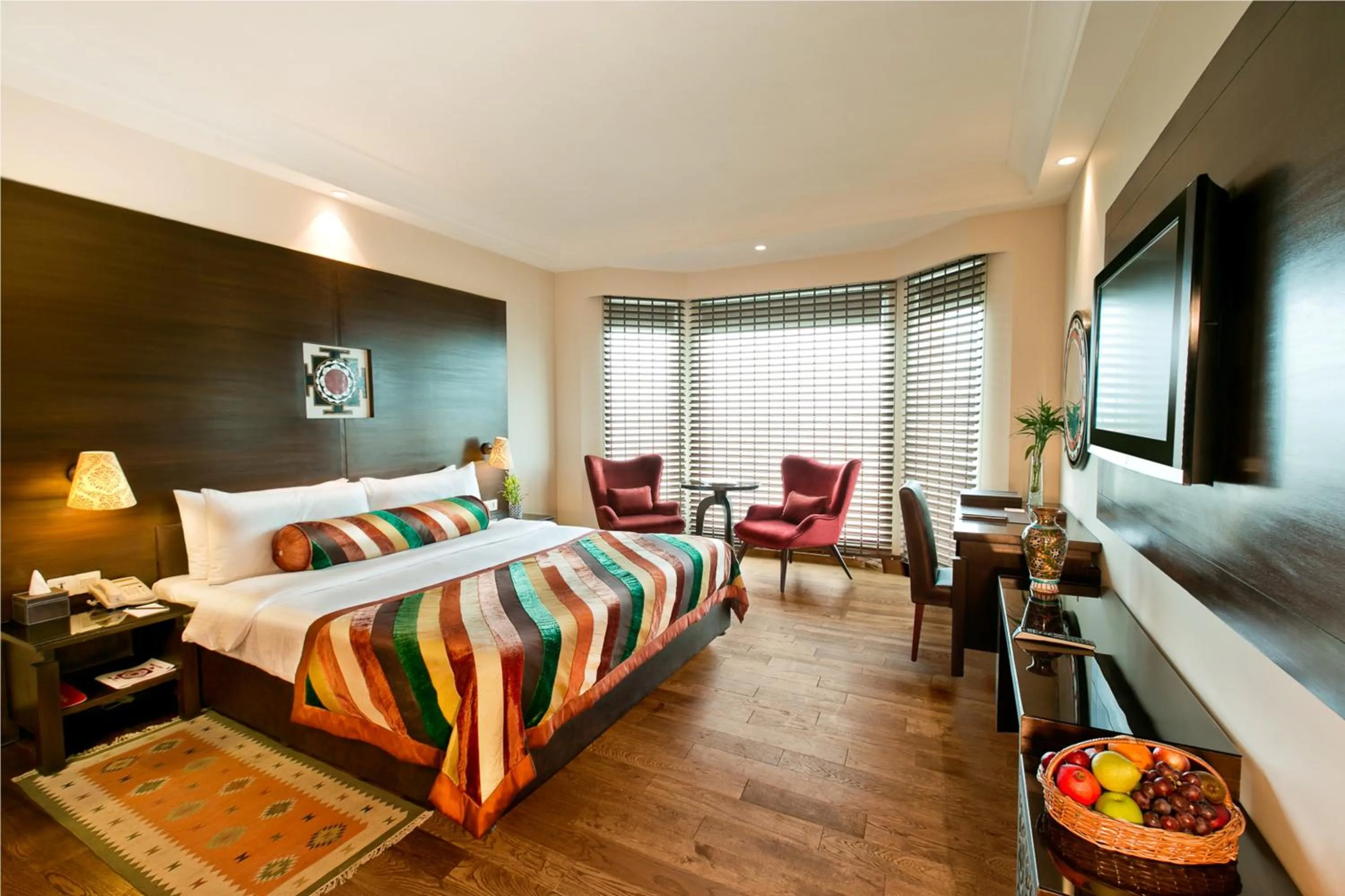 Photo of the whole room, Bed in The Lalit Jaipur