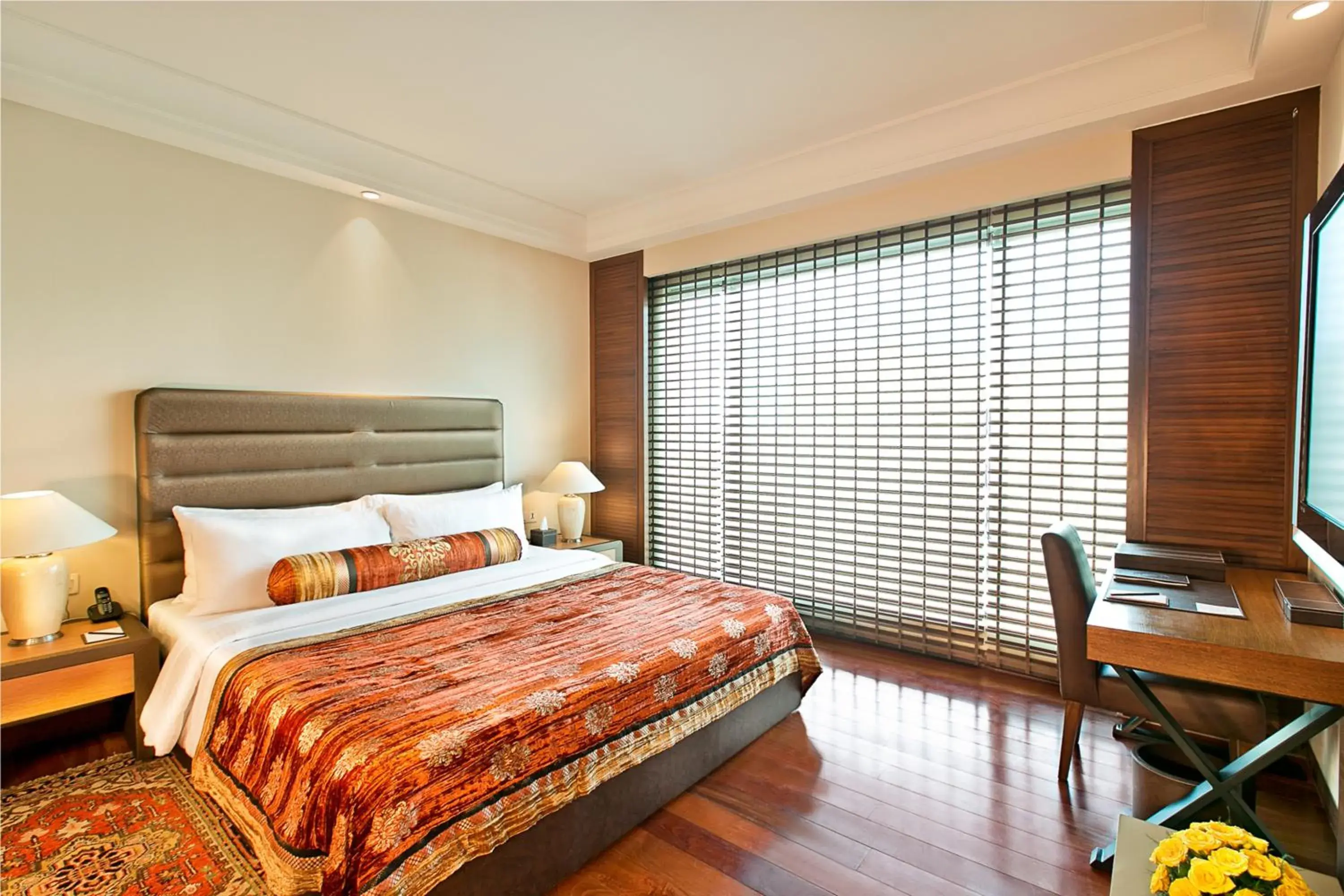 Photo of the whole room, Bed in The Lalit Jaipur Photo of the whole room, Bed in The Lalit Jaipur