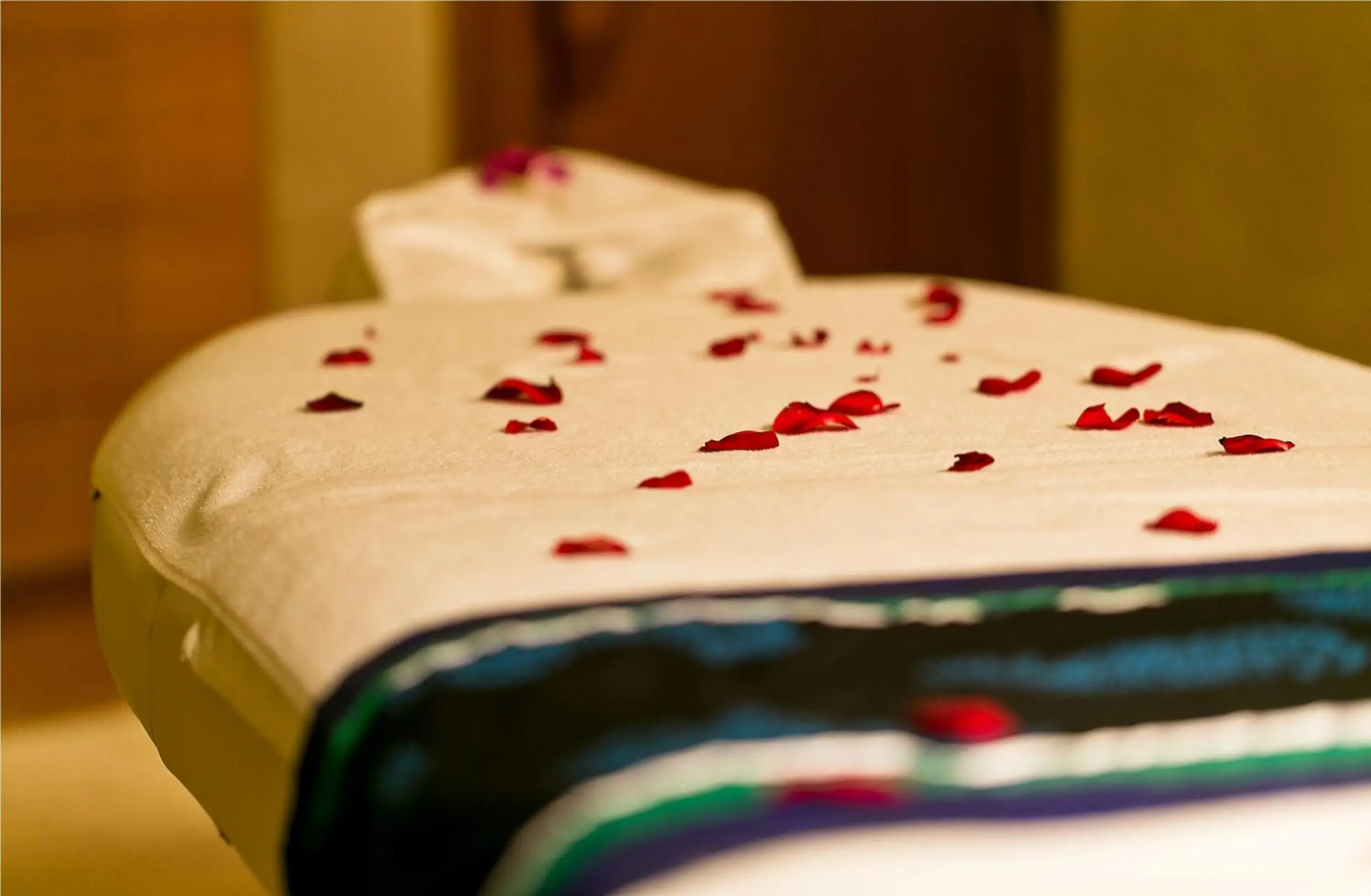 Spa and wellness centre/facilities, Bed in The Lalit Jaipur Spa and wellness centre/facilities, Bed in The Lalit Jaipur