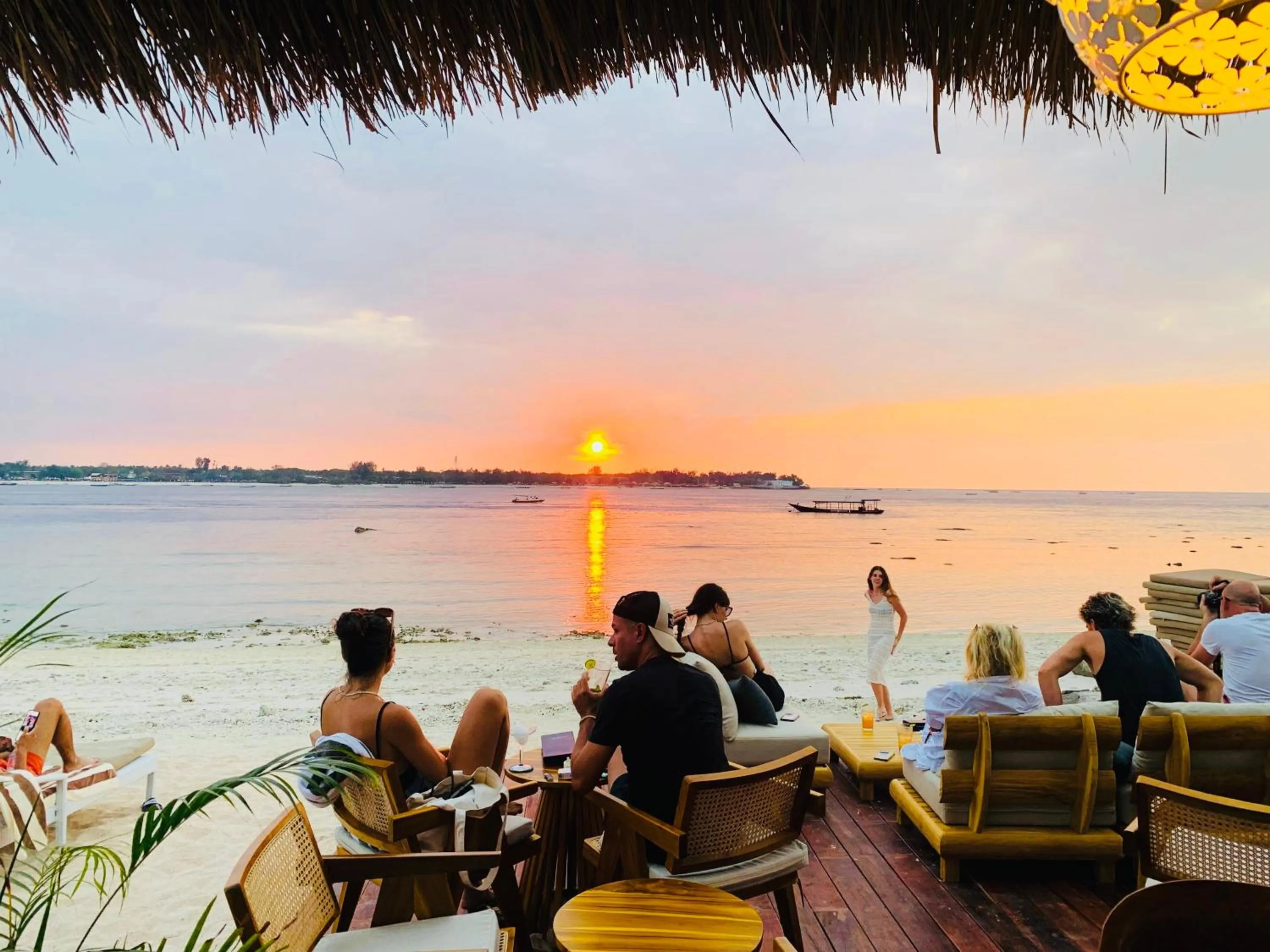 Lounge or bar in MAHAMAYA Gili Meno