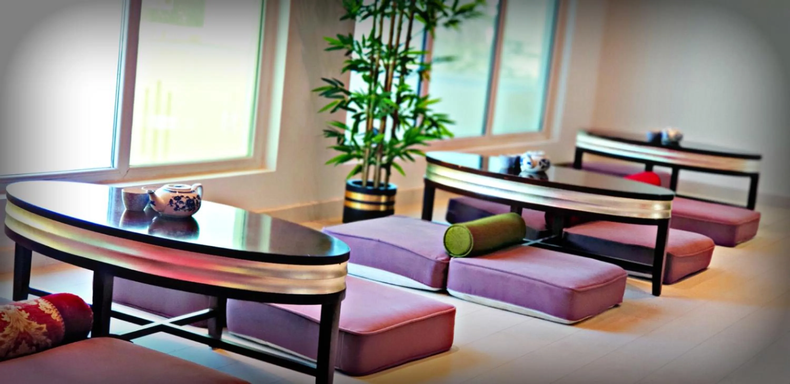 Restaurant/places to eat in Al Hail Waves Hotel Managed By Centara