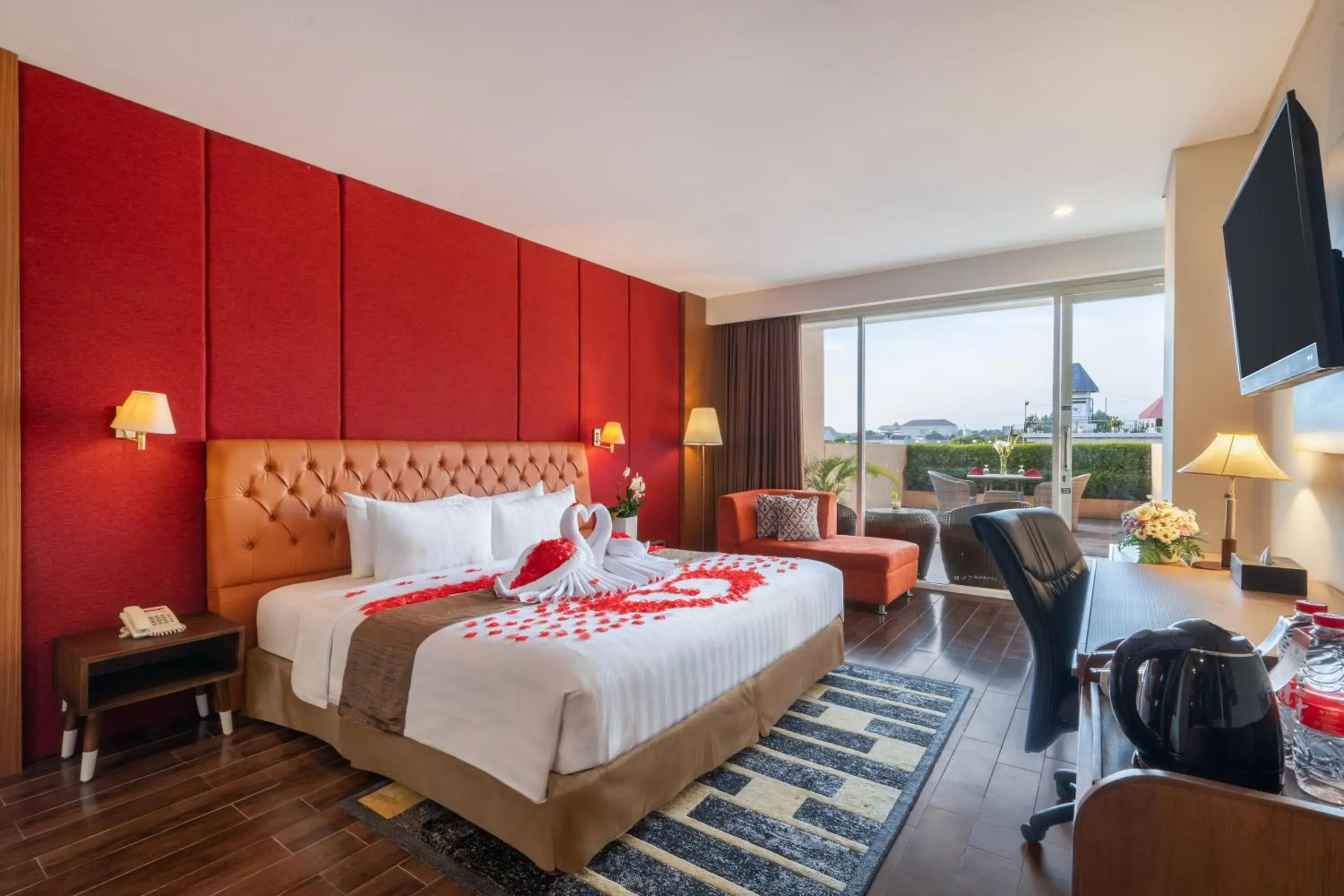 Executive Suite Room in Merapi Merbabu Hotel Yogyakarta Powered by Archipelago Executive Suite Room in Merapi Merbabu Hotel Yogyakarta Powered by Archipelago